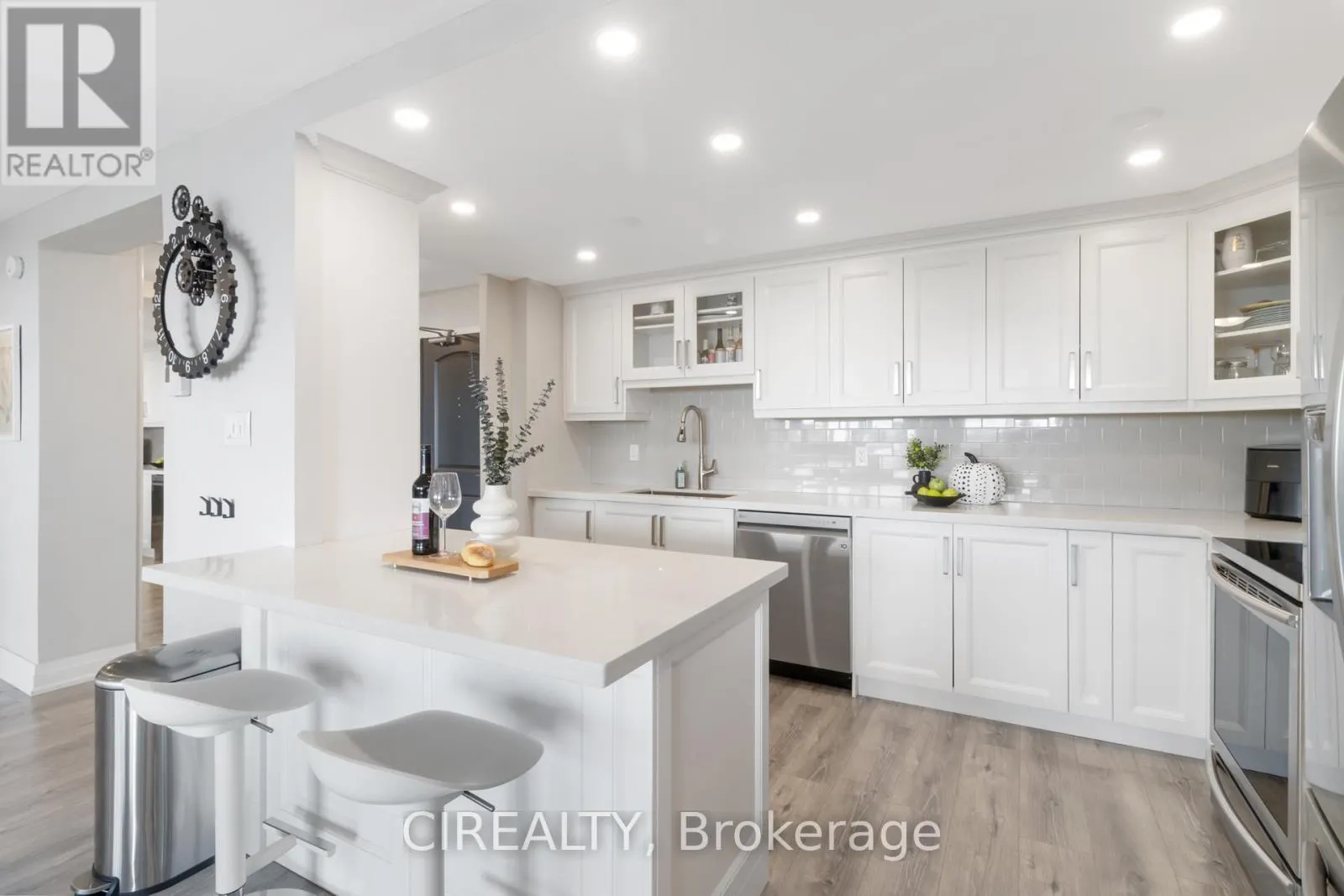 709 - 511 THE WEST MALL