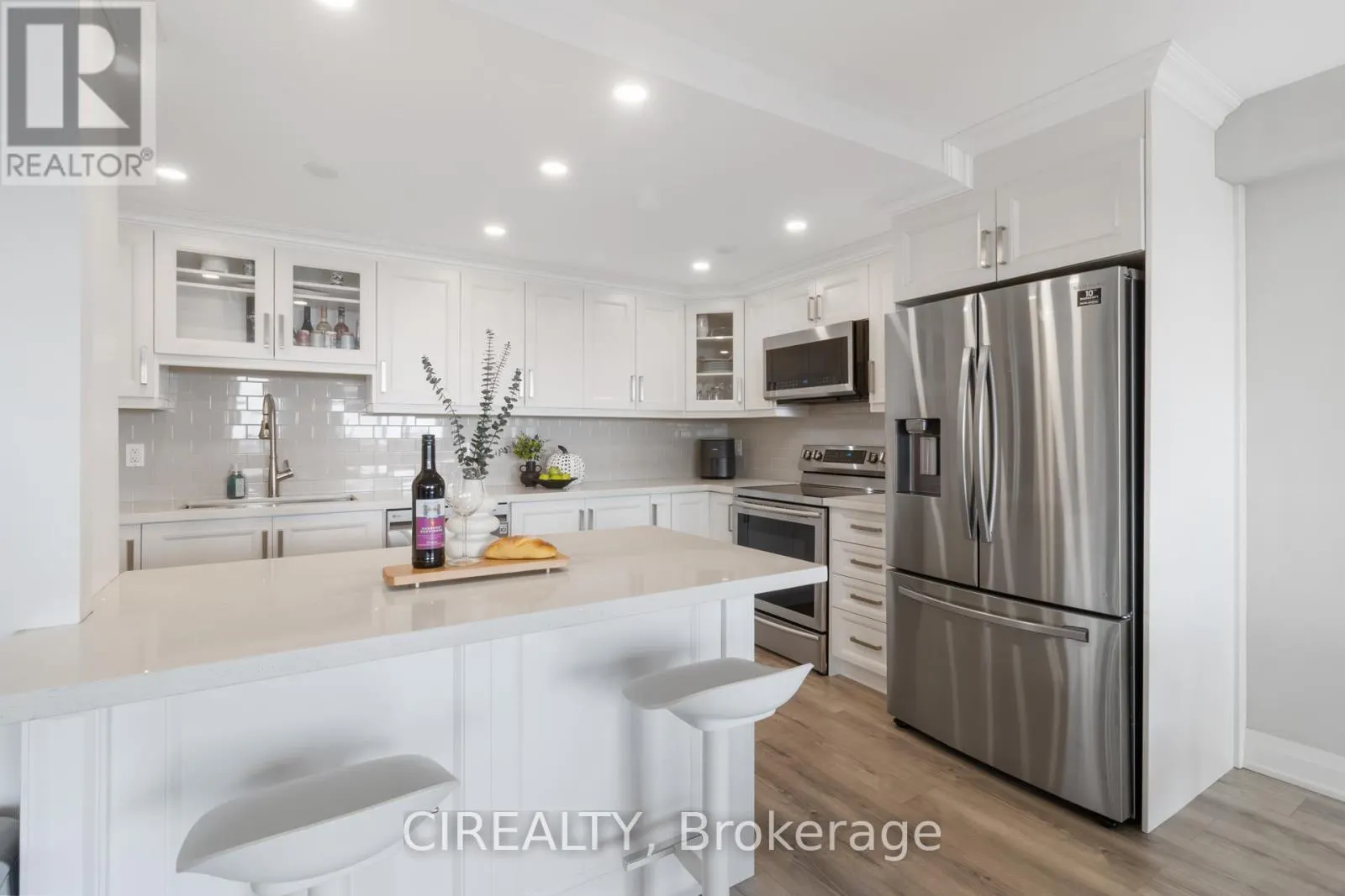 709 - 511 THE WEST MALL