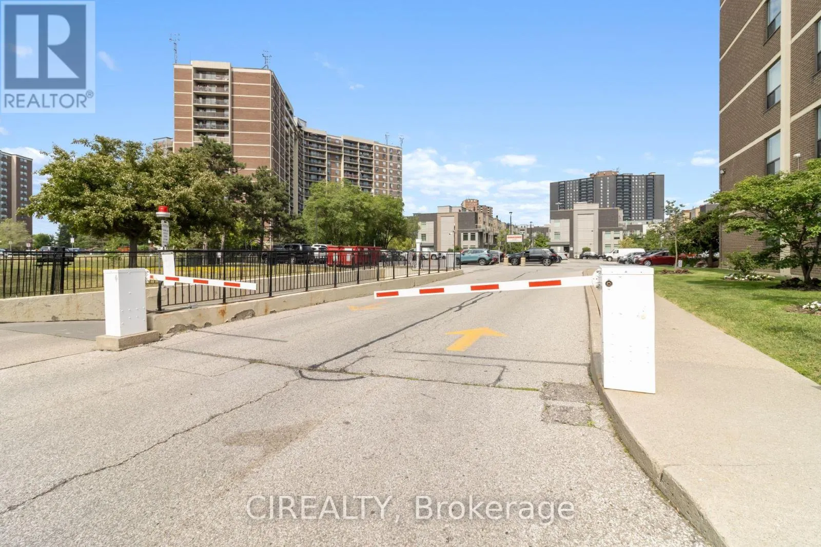 709 - 511 THE WEST MALL