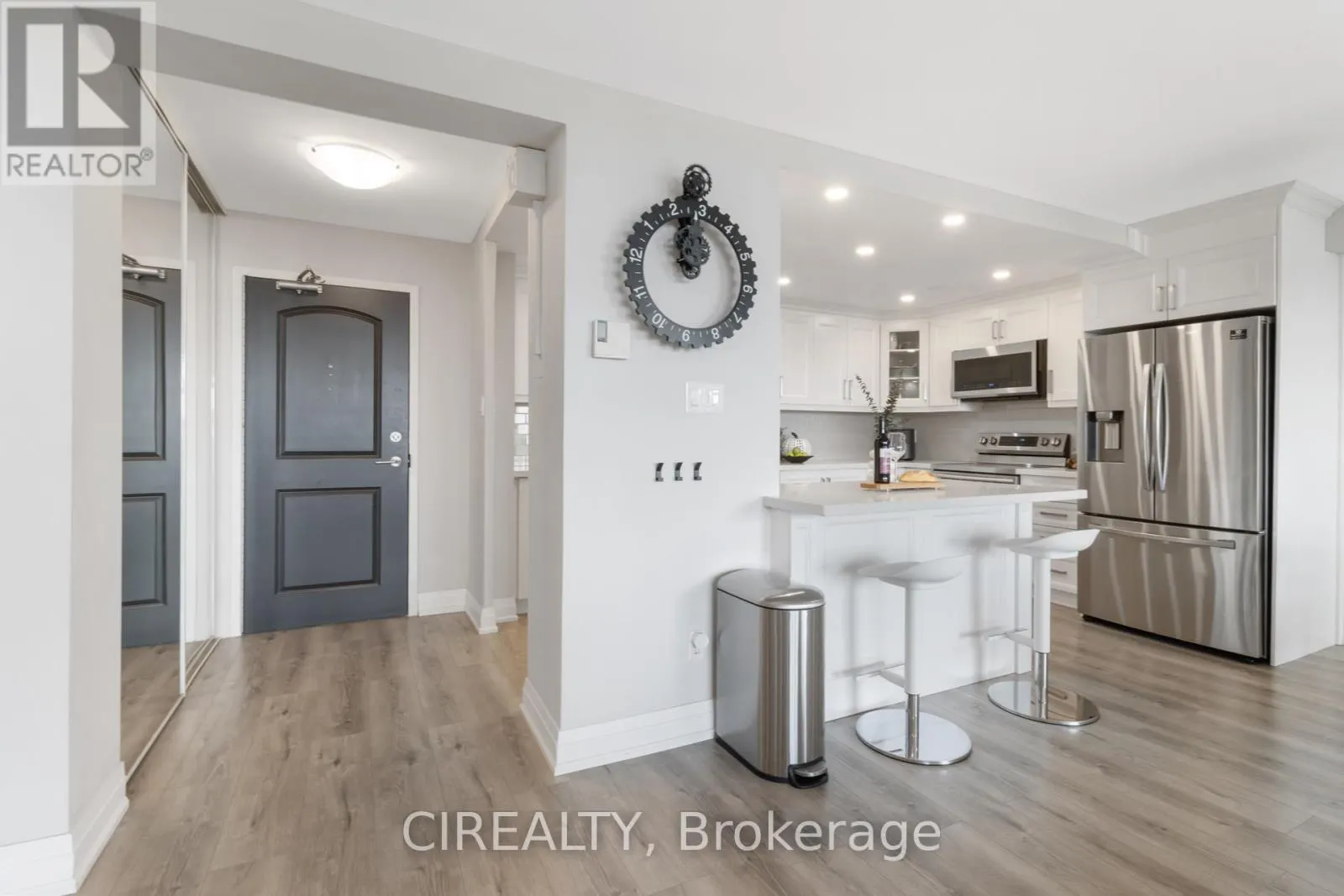 709 - 511 THE WEST MALL