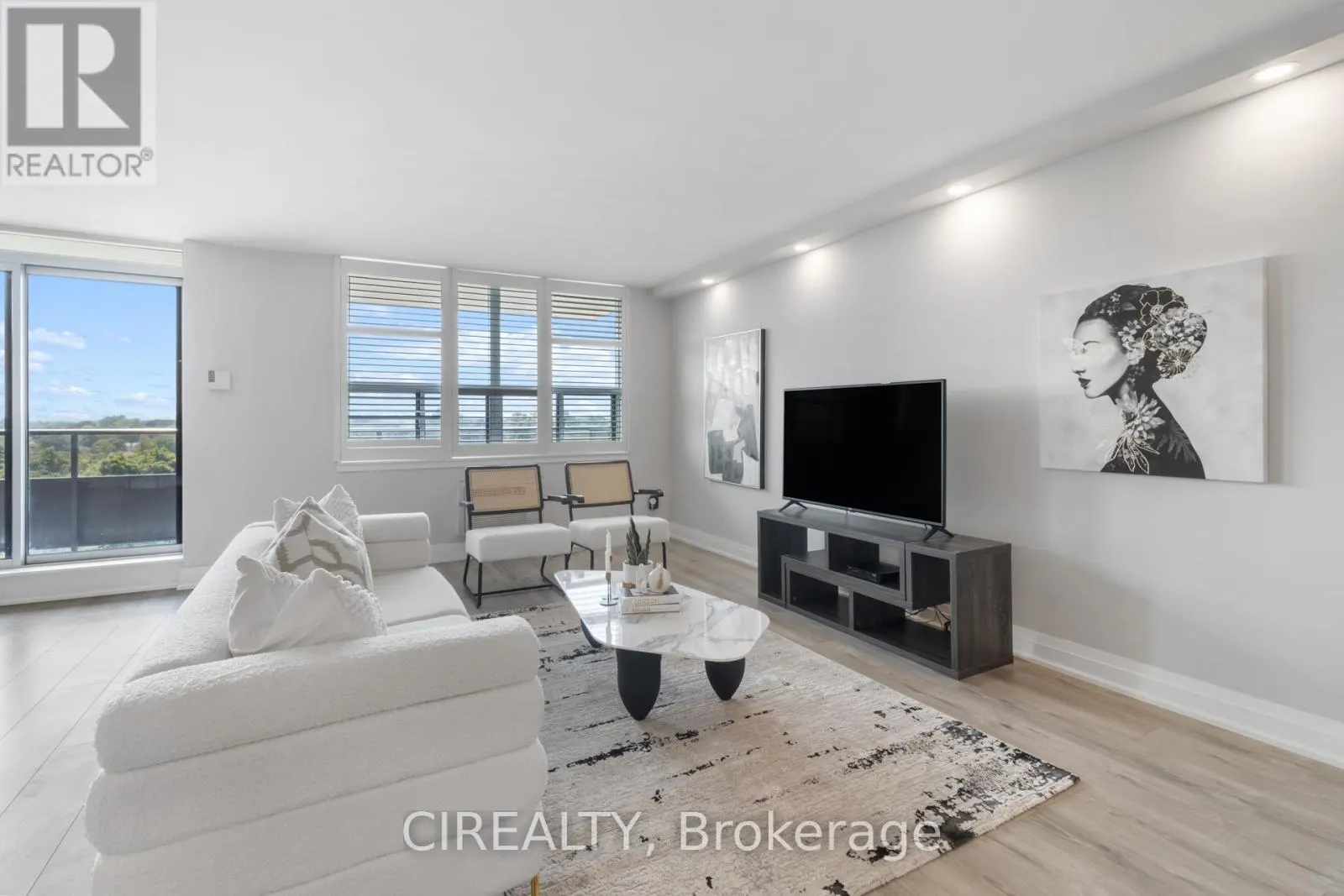 709 - 511 THE WEST MALL