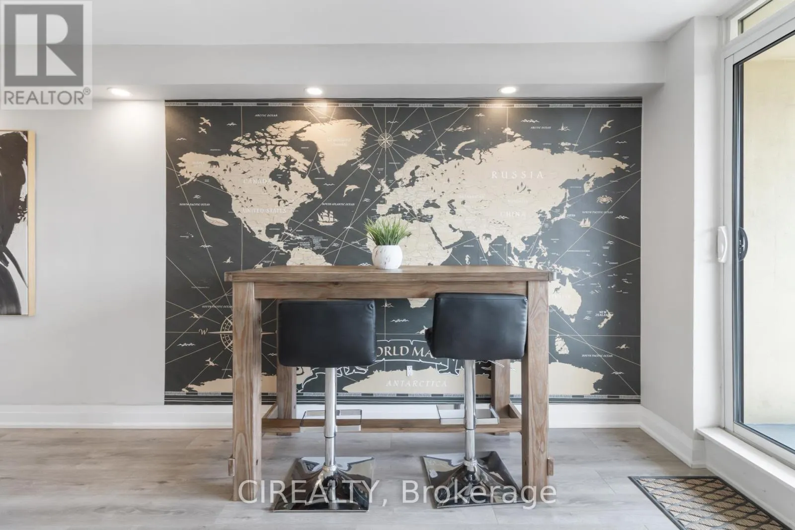 709 - 511 THE WEST MALL