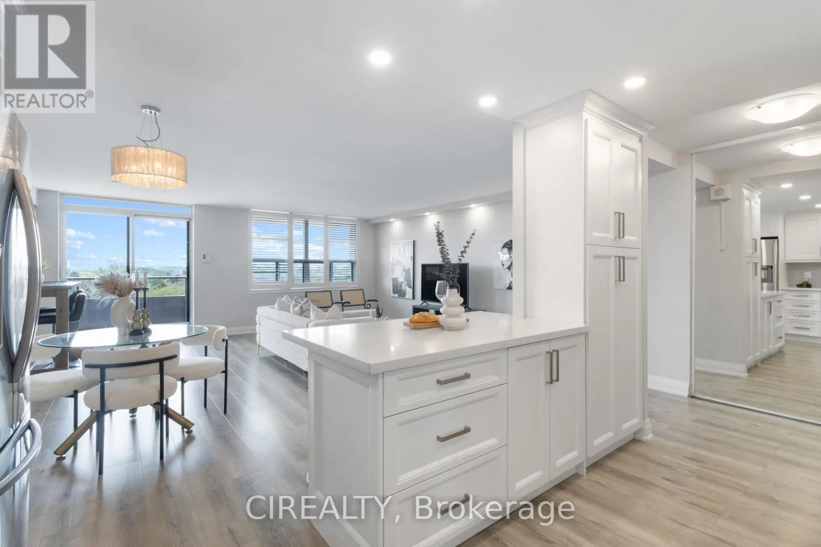 709 - 511 THE WEST MALL