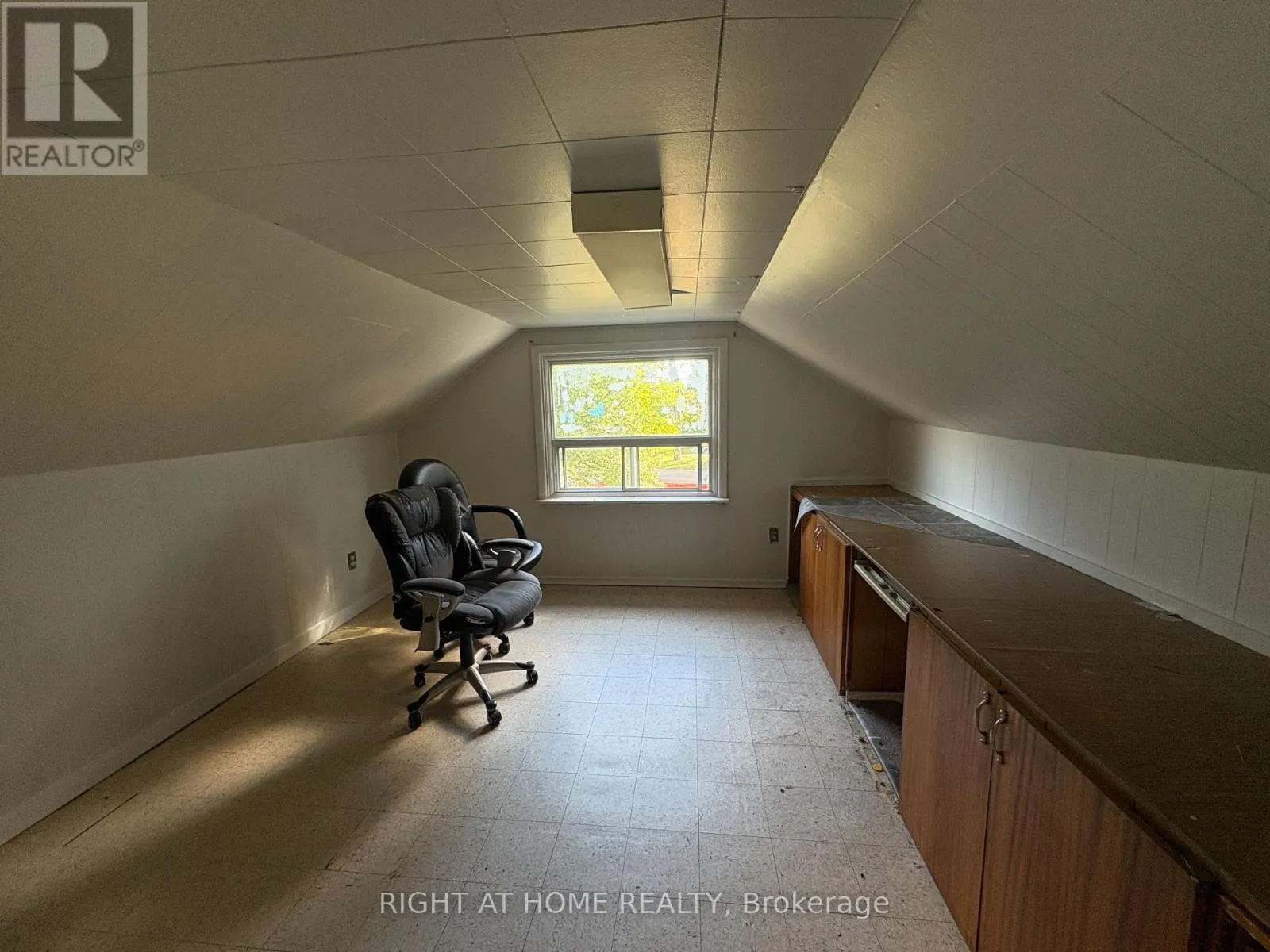 UPPER - 779 INDIAN ROAD