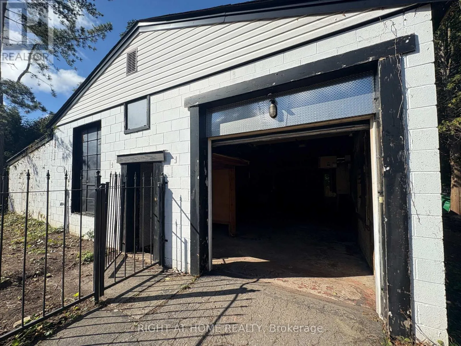 GARAGE - 779 INDIAN ROAD