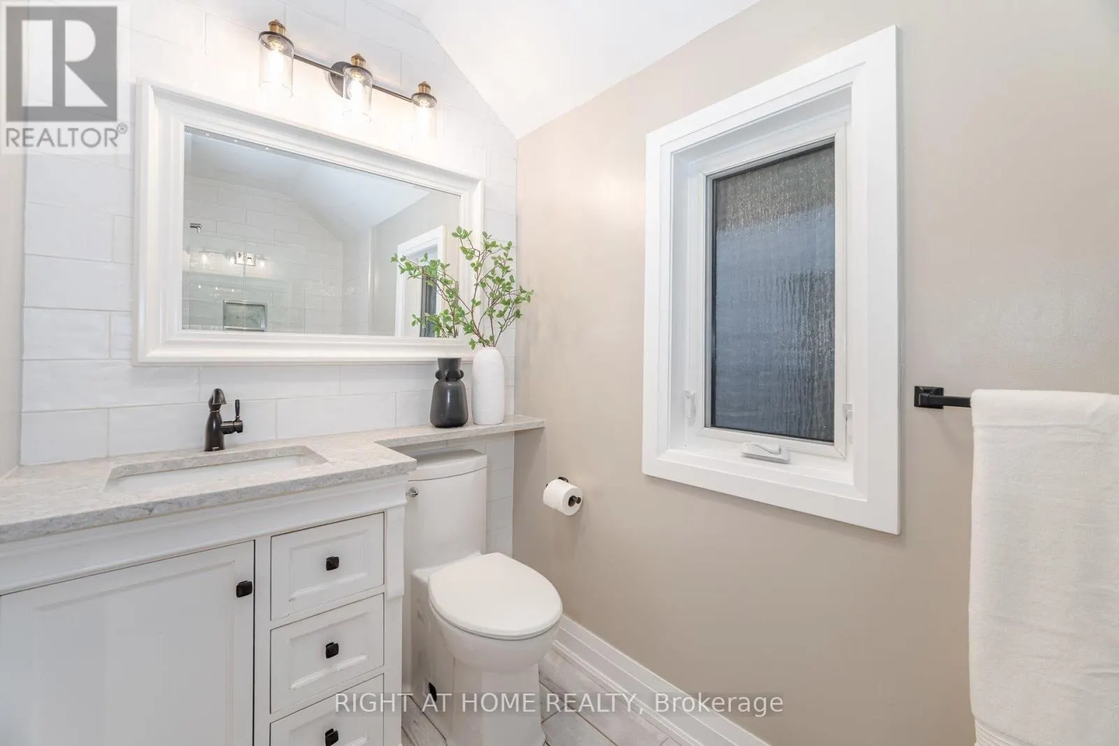 28 FORTY FIRST STREET