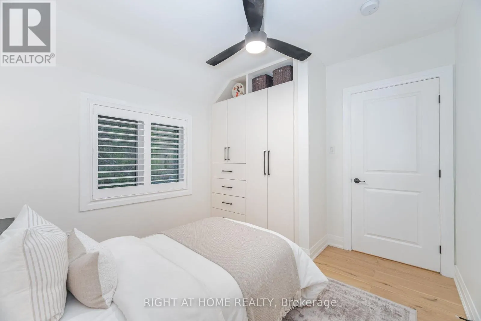 28 FORTY FIRST STREET