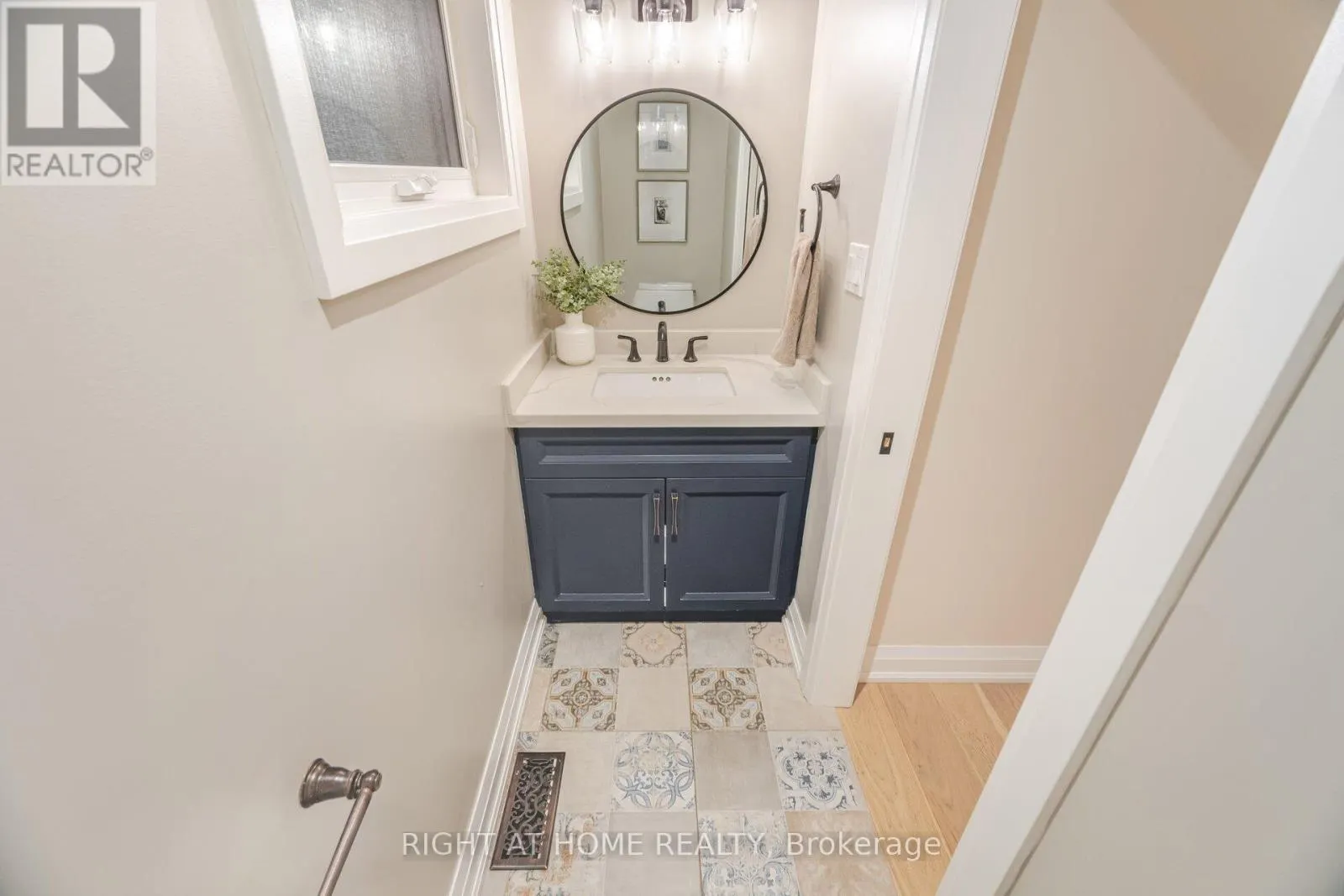 28 FORTY FIRST STREET