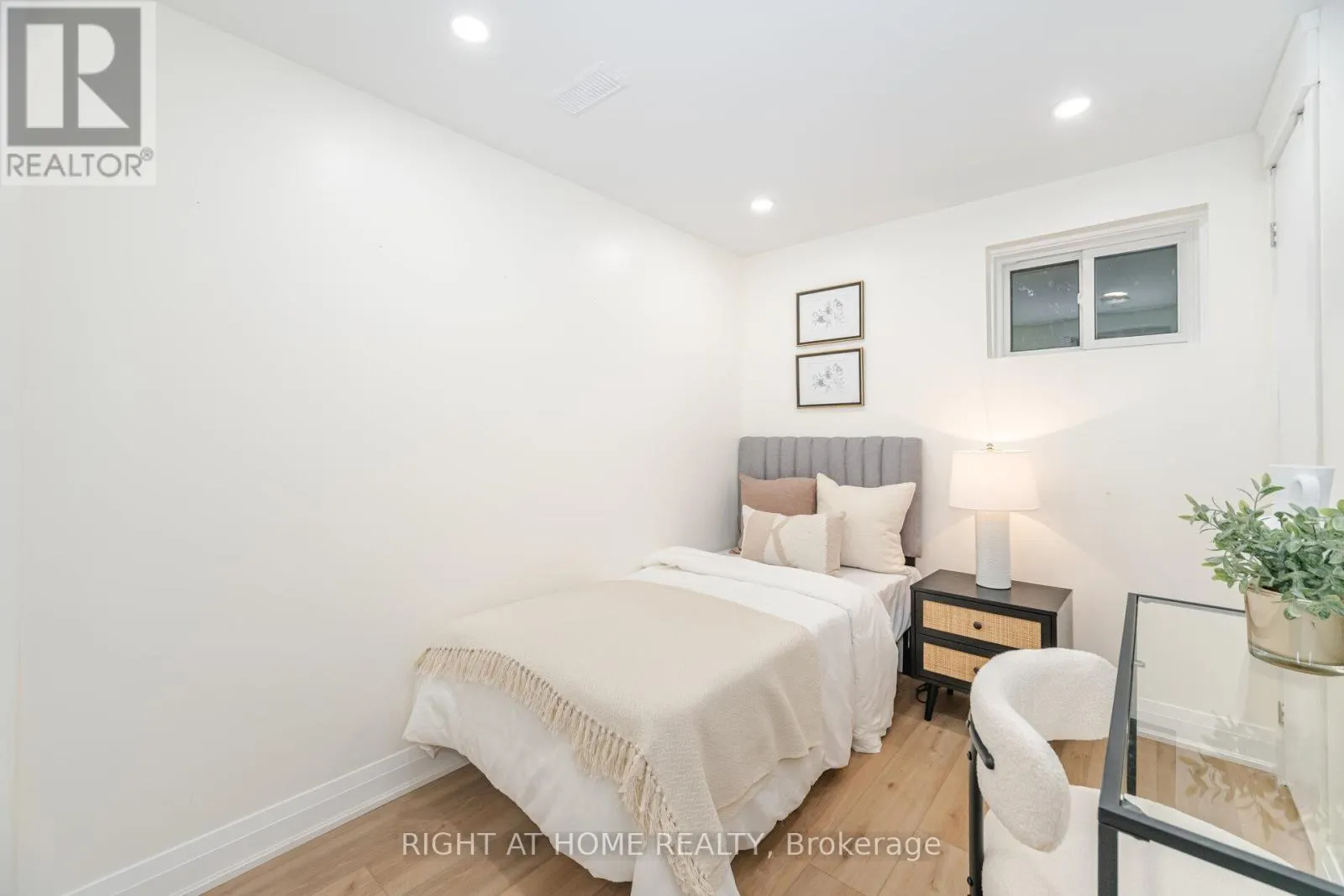 28 FORTY FIRST STREET