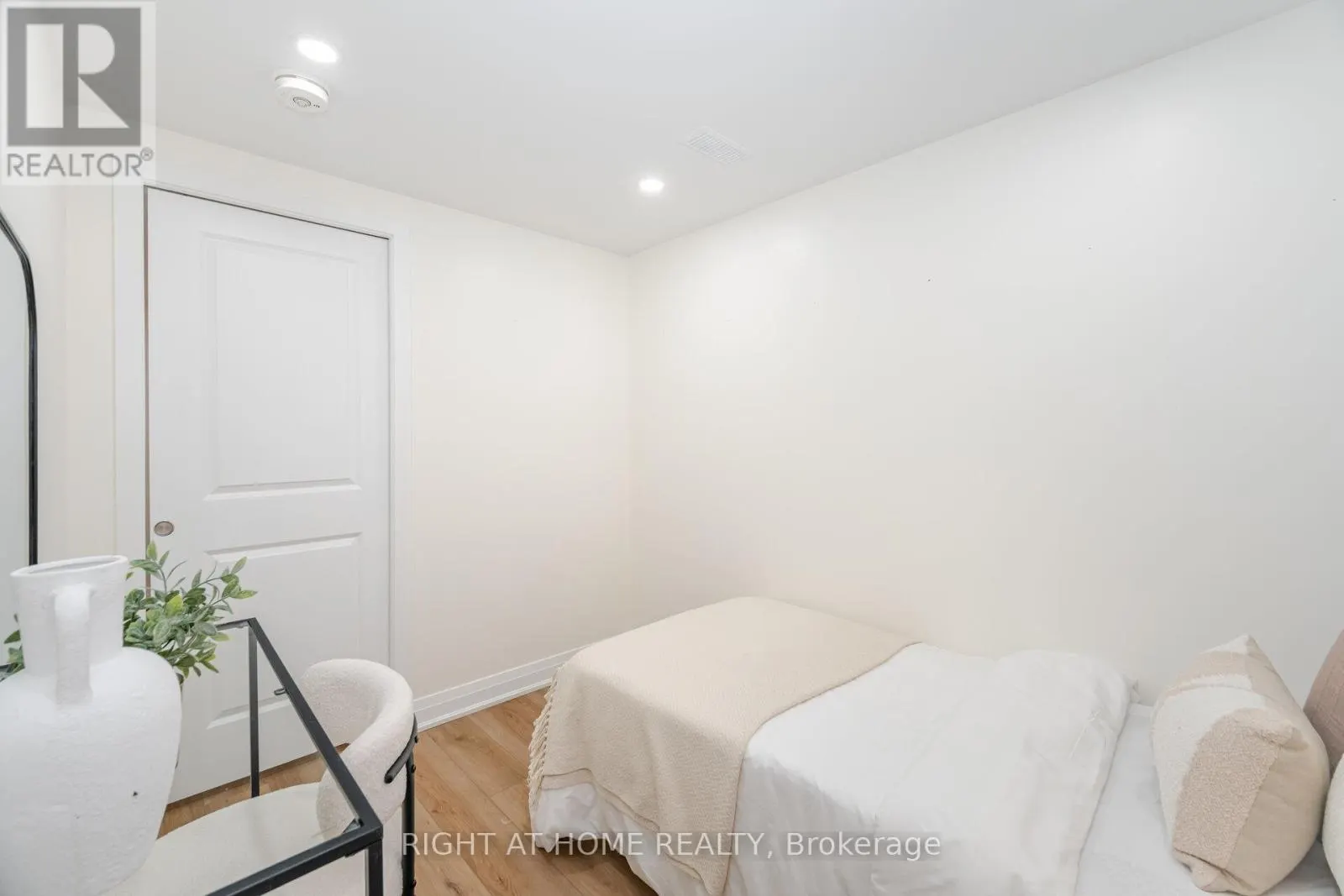 28 FORTY FIRST STREET