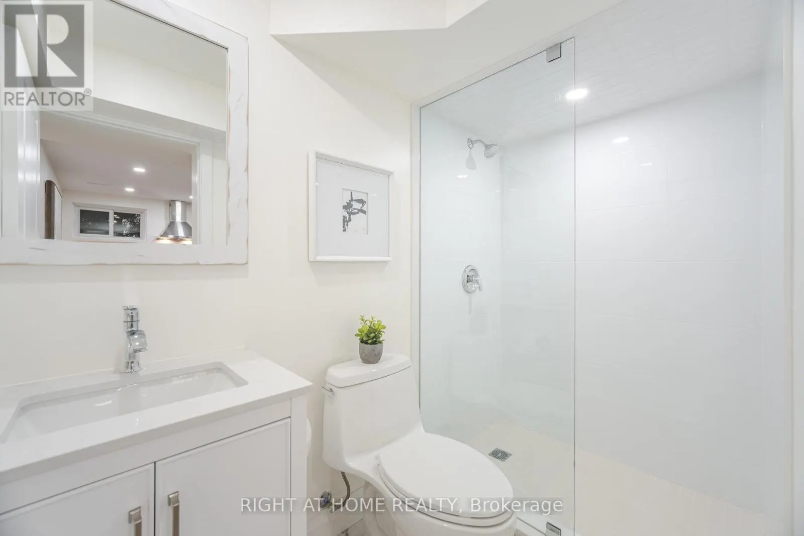 28 FORTY FIRST STREET