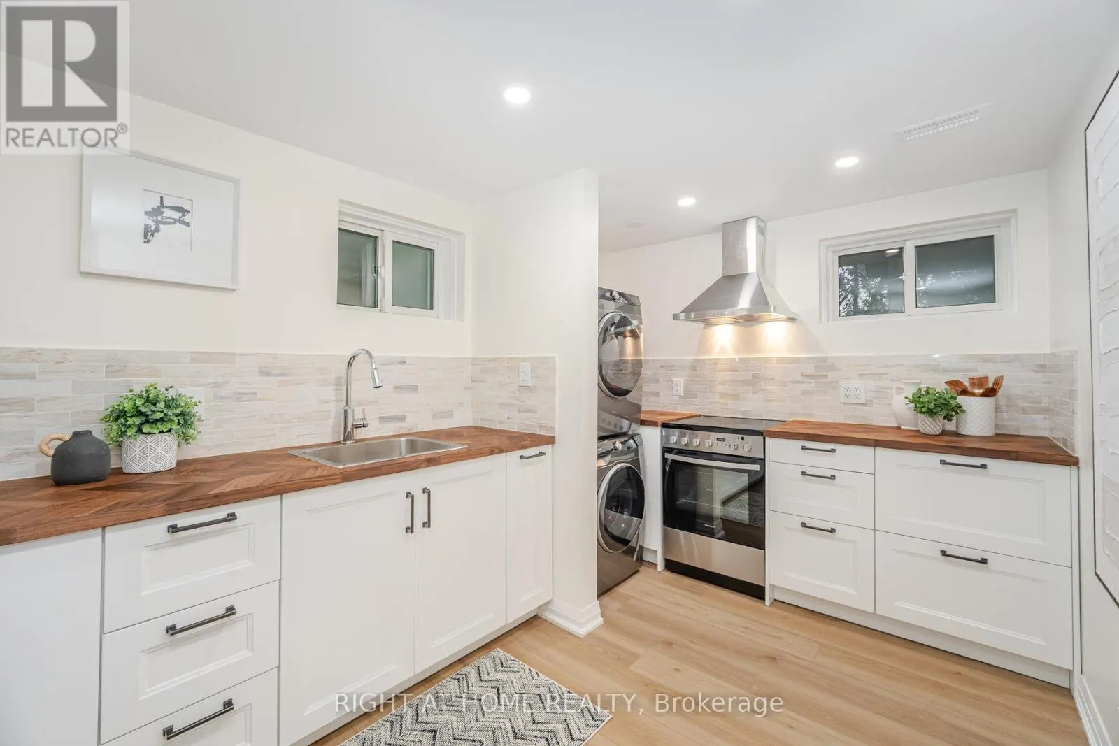 28 FORTY FIRST STREET