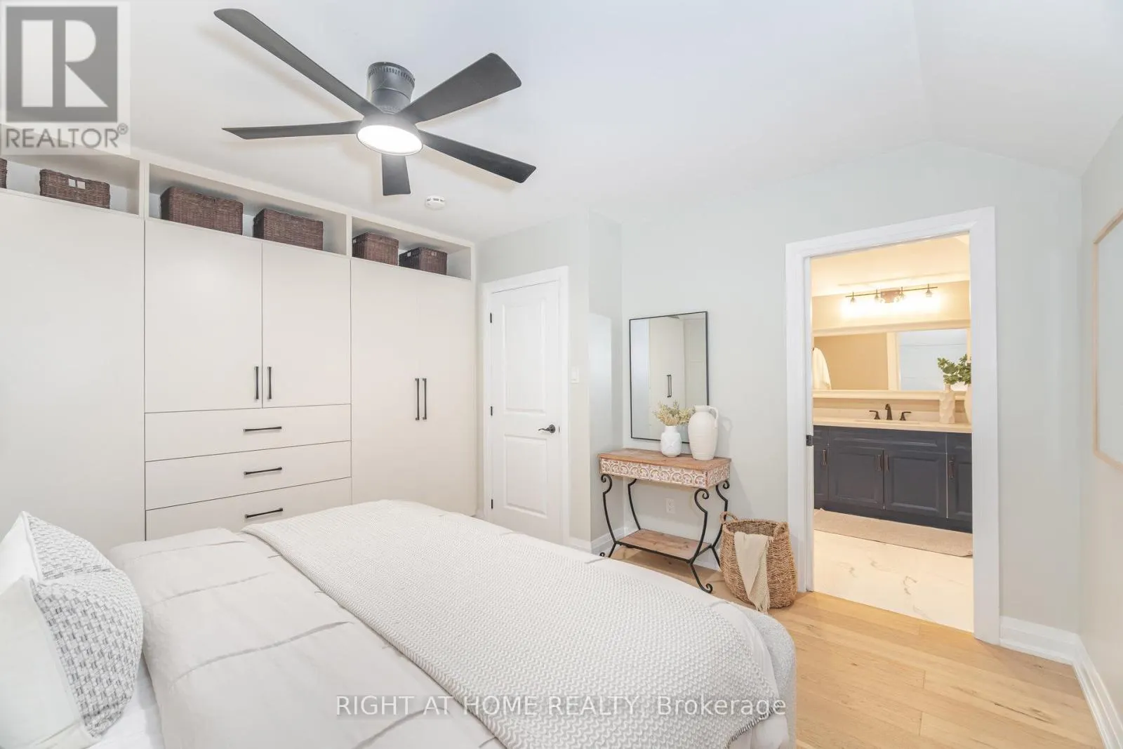 28 FORTY FIRST STREET