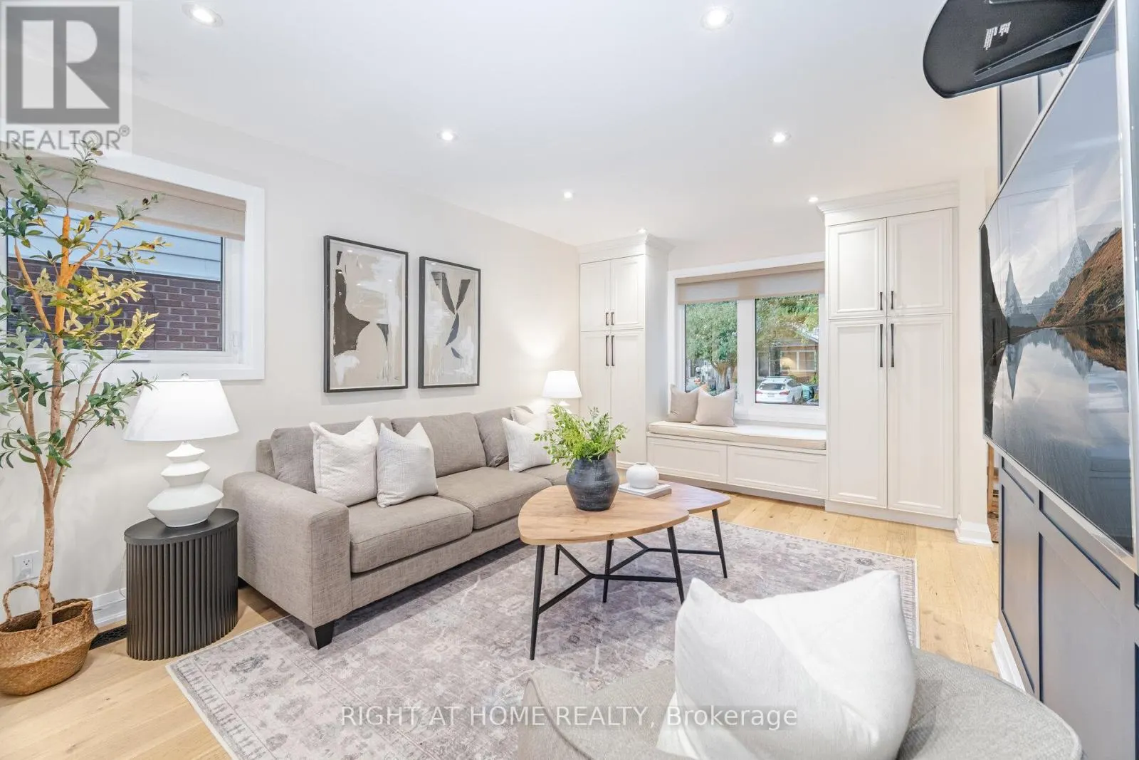 28 FORTY FIRST STREET