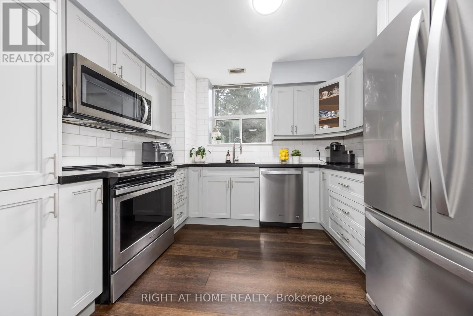 111 - 1276 MAPLE CROSSING BOULEVARD