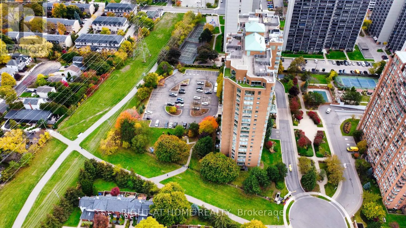 111 - 1276 MAPLE CROSSING BOULEVARD