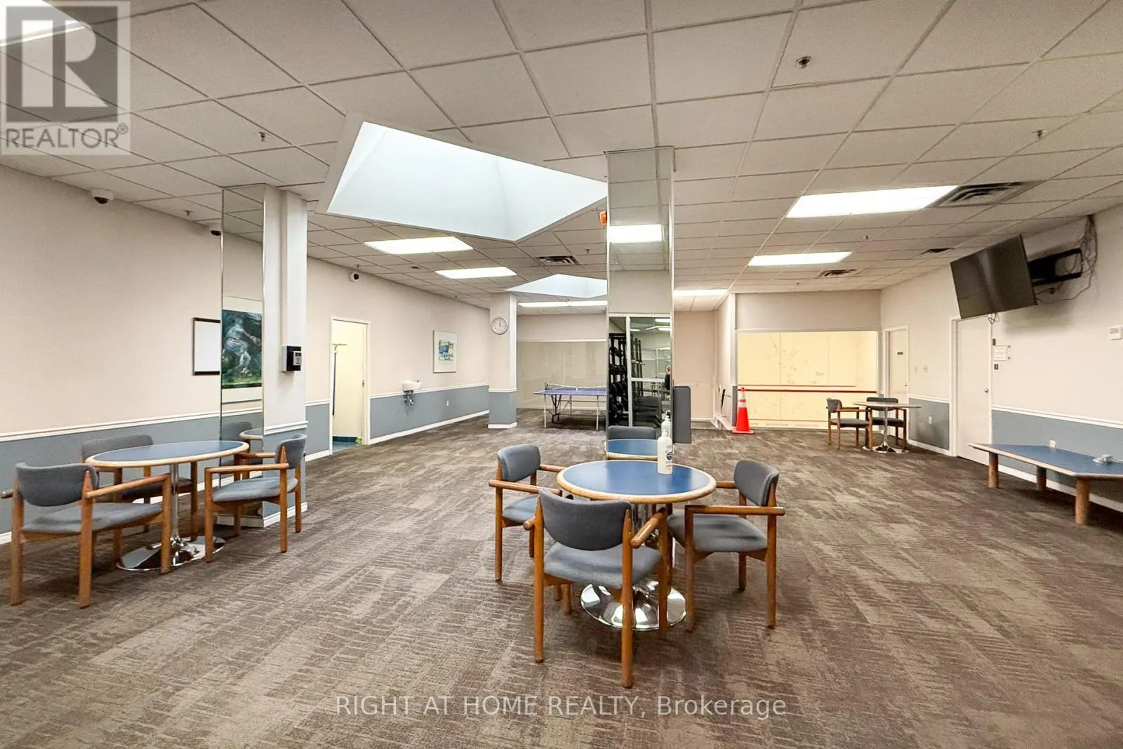 111 - 1276 MAPLE CROSSING BOULEVARD