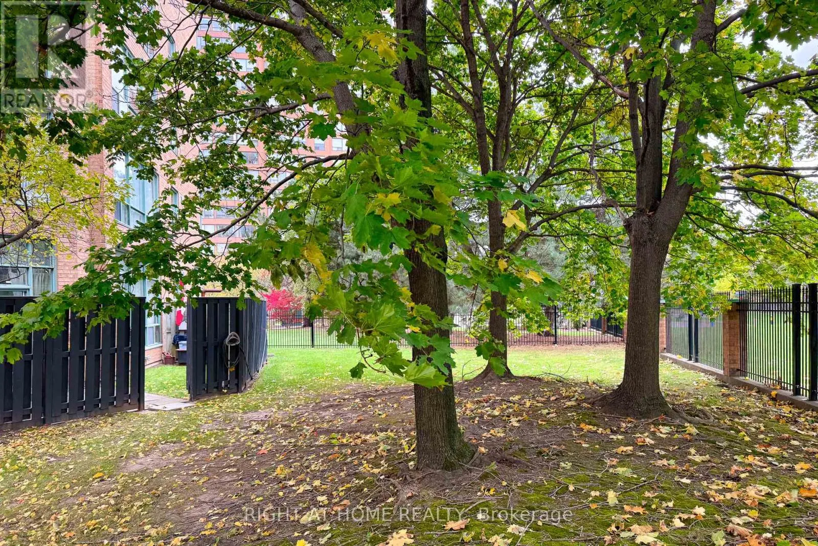 111 - 1276 MAPLE CROSSING BOULEVARD