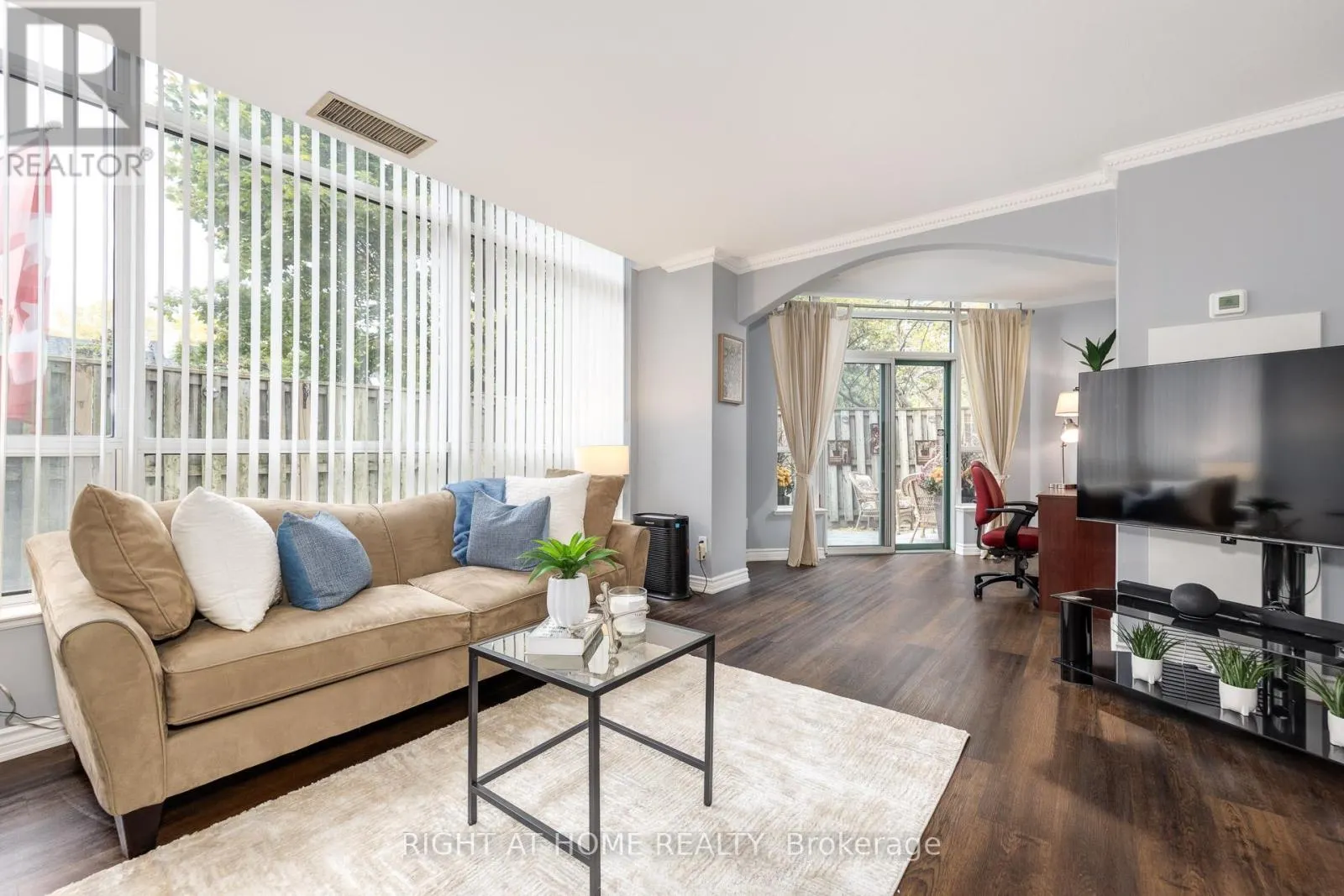 111 - 1276 MAPLE CROSSING BOULEVARD