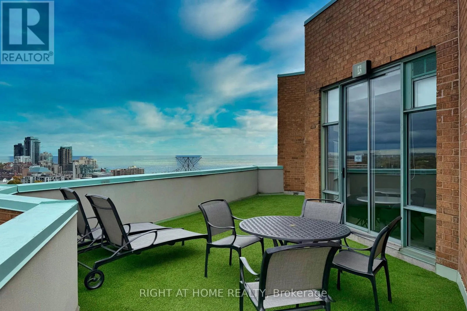 111 - 1276 MAPLE CROSSING BOULEVARD