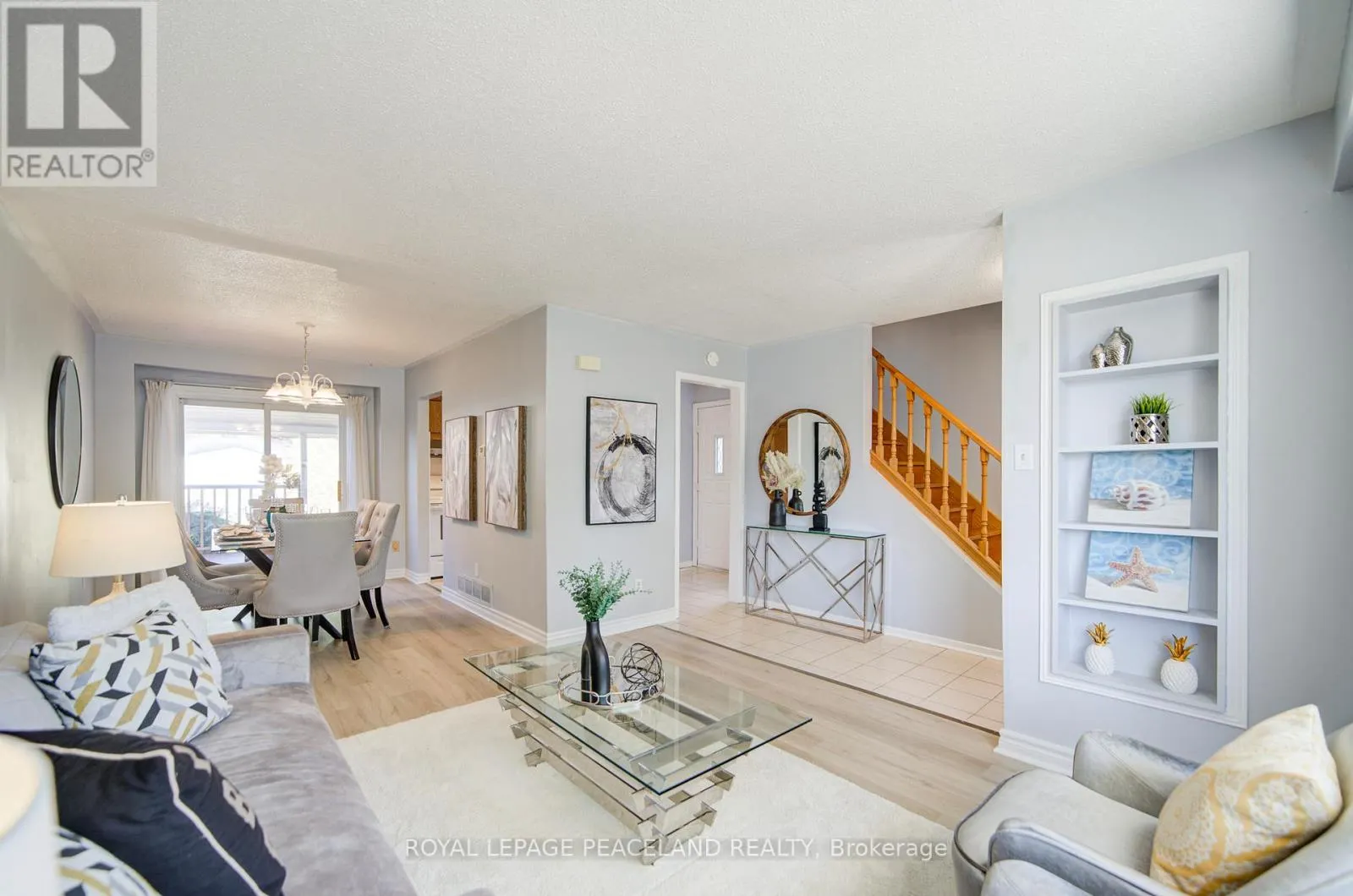 718 EAGLEMOUNT CRESCENT