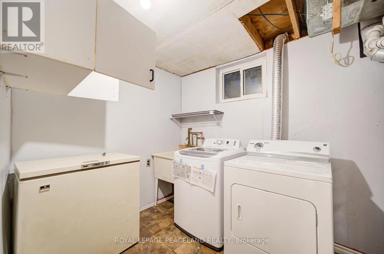 718 EAGLEMOUNT CRESCENT