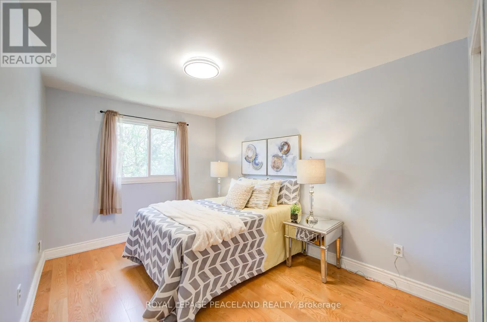 718 EAGLEMOUNT CRESCENT