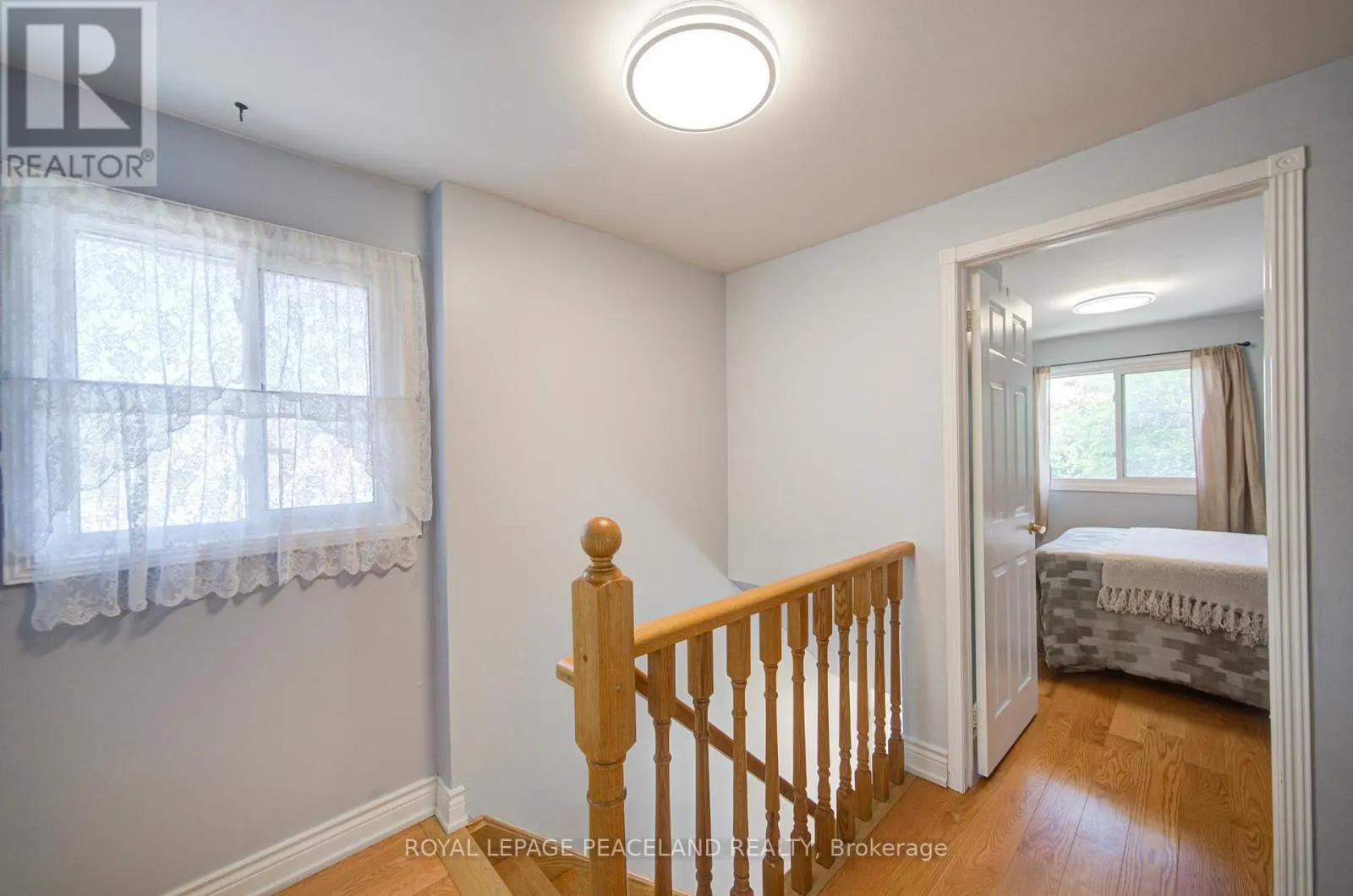 718 EAGLEMOUNT CRESCENT