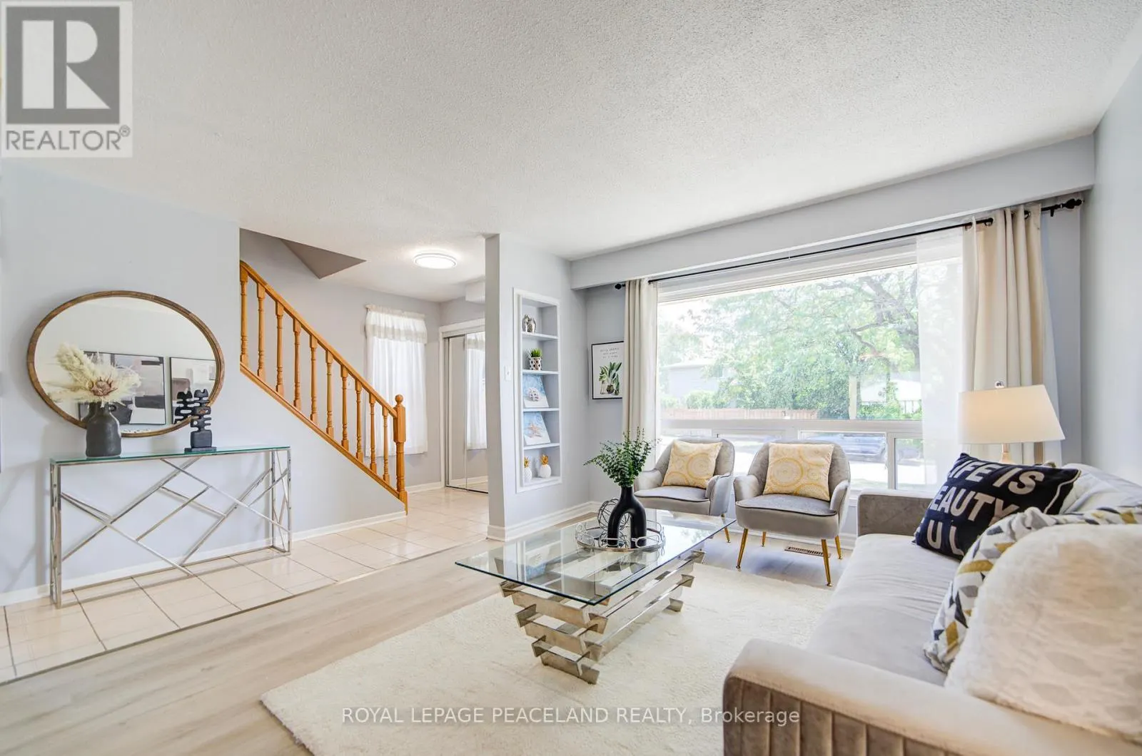 718 EAGLEMOUNT CRESCENT