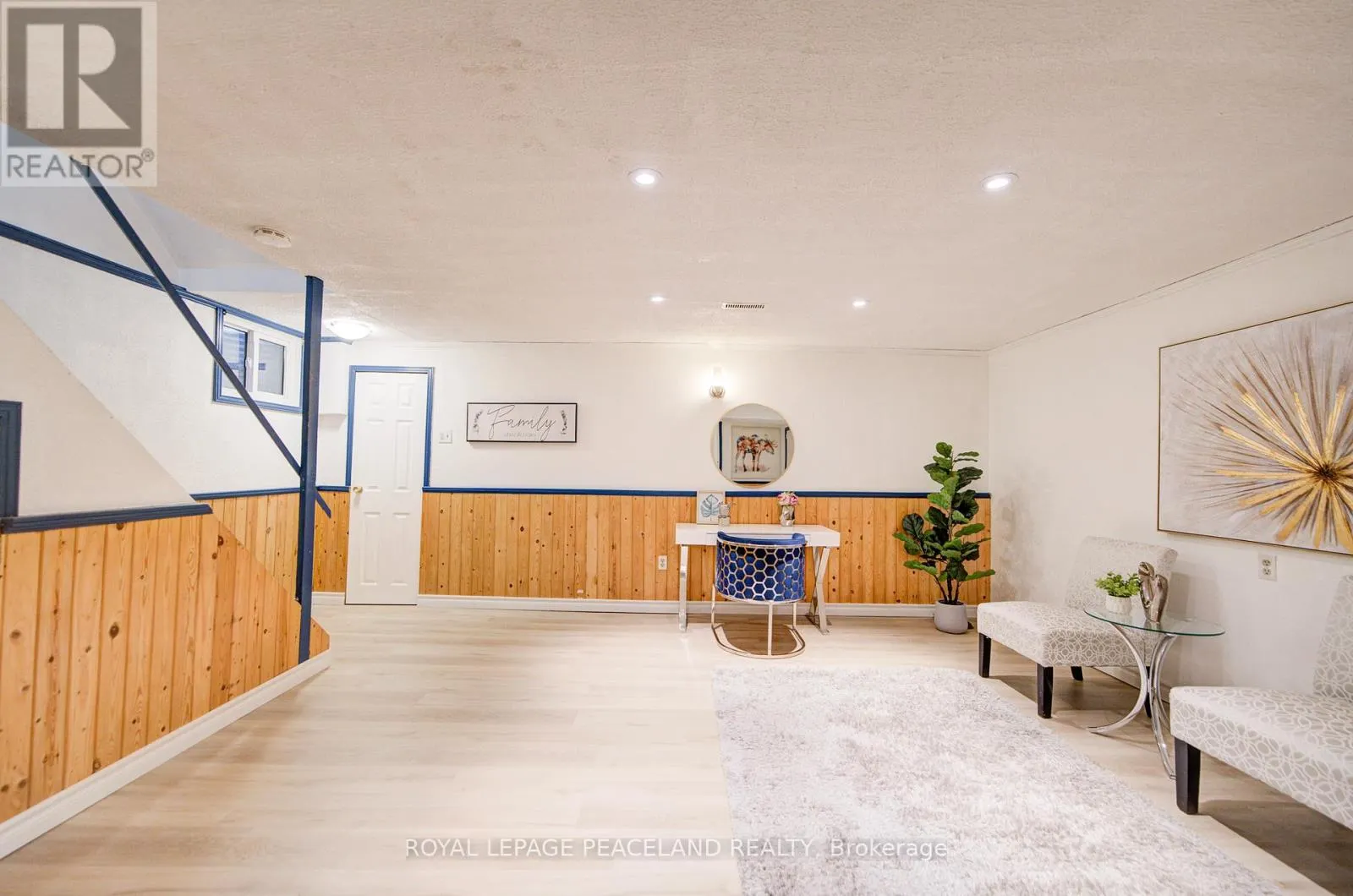 718 EAGLEMOUNT CRESCENT