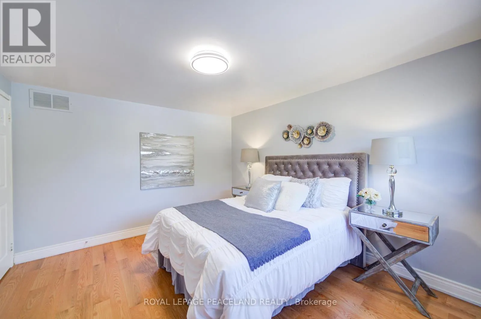 718 EAGLEMOUNT CRESCENT