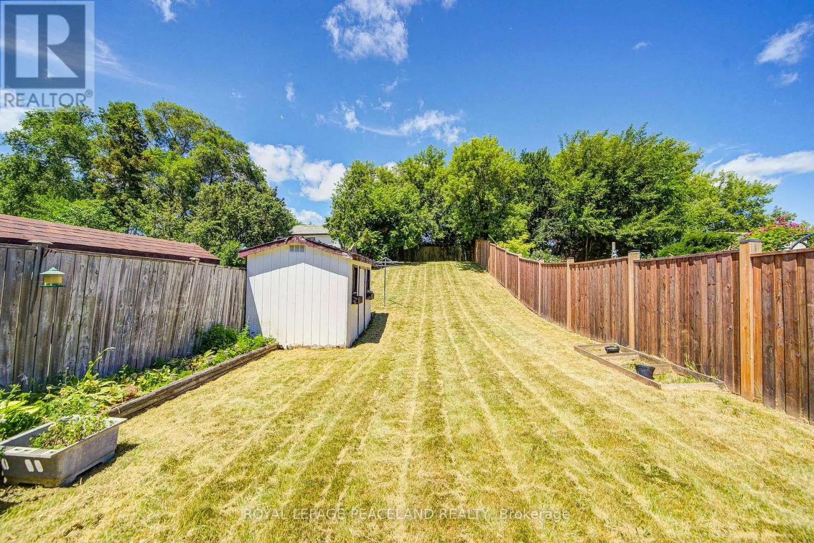 718 EAGLEMOUNT CRESCENT