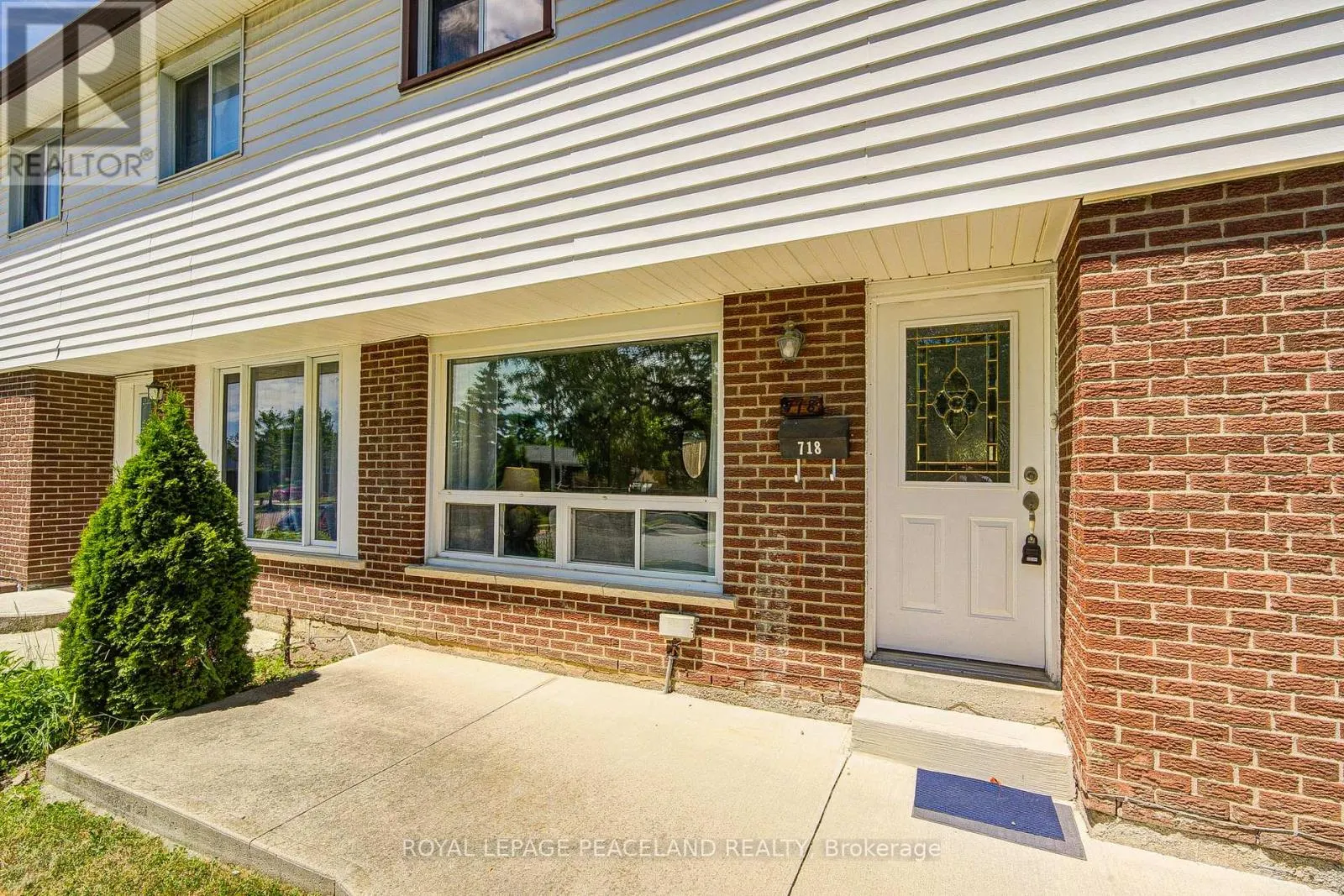 718 EAGLEMOUNT CRESCENT