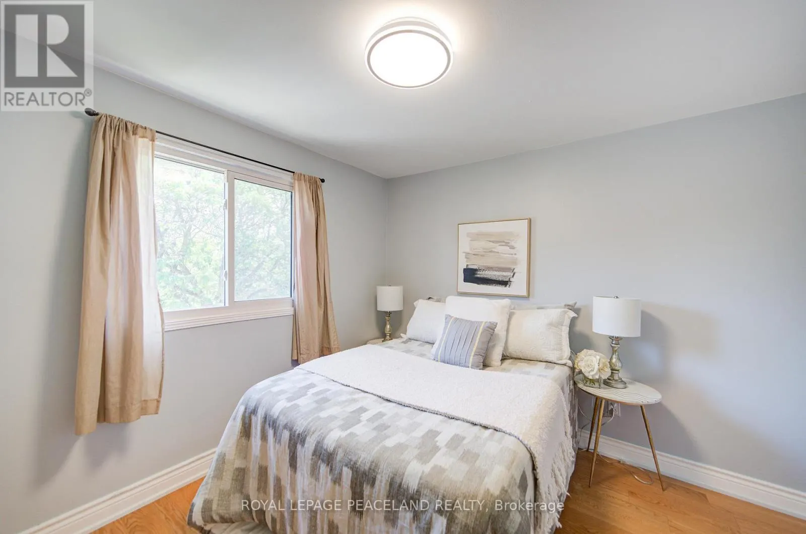 718 EAGLEMOUNT CRESCENT