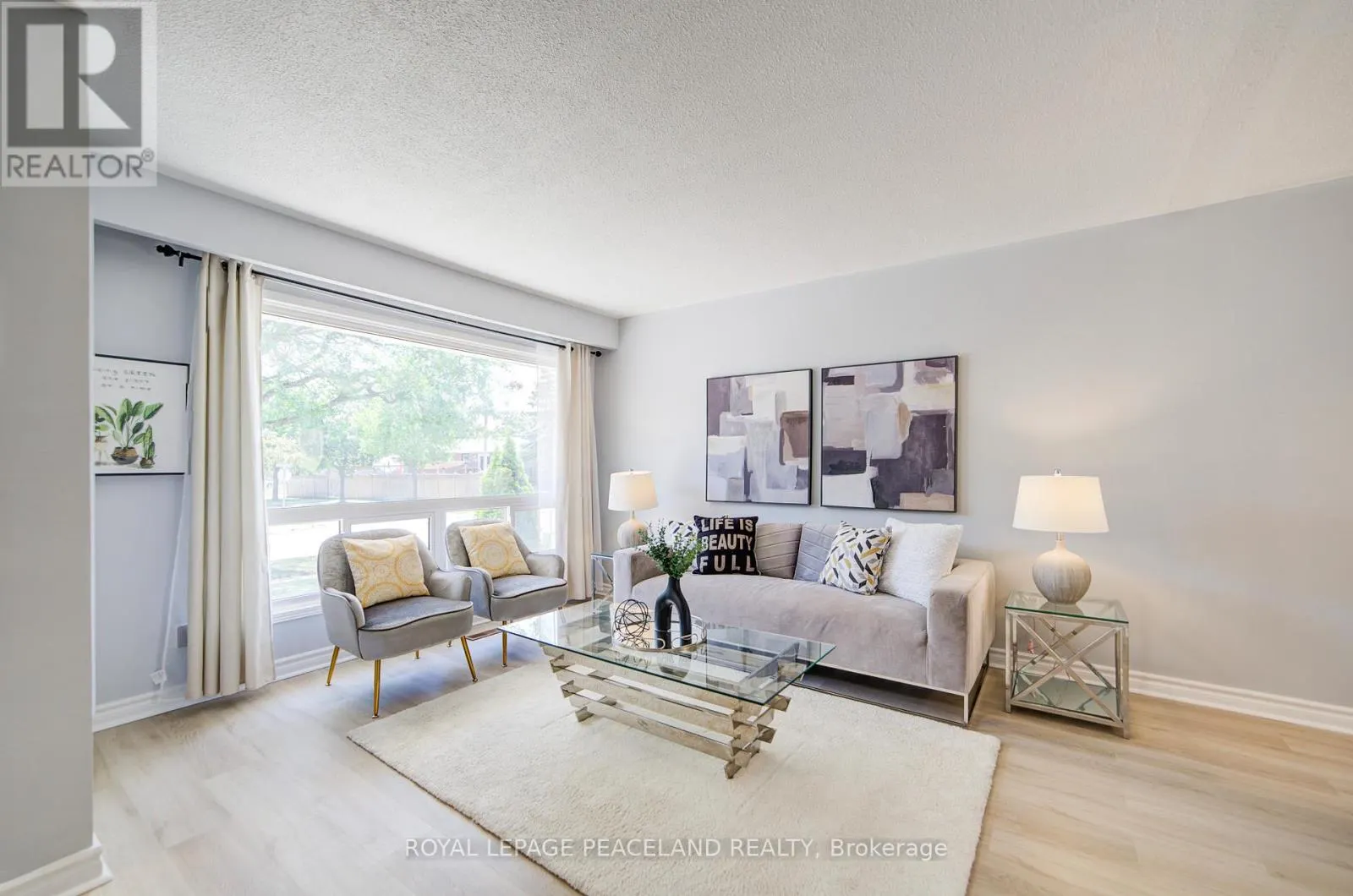 718 EAGLEMOUNT CRESCENT