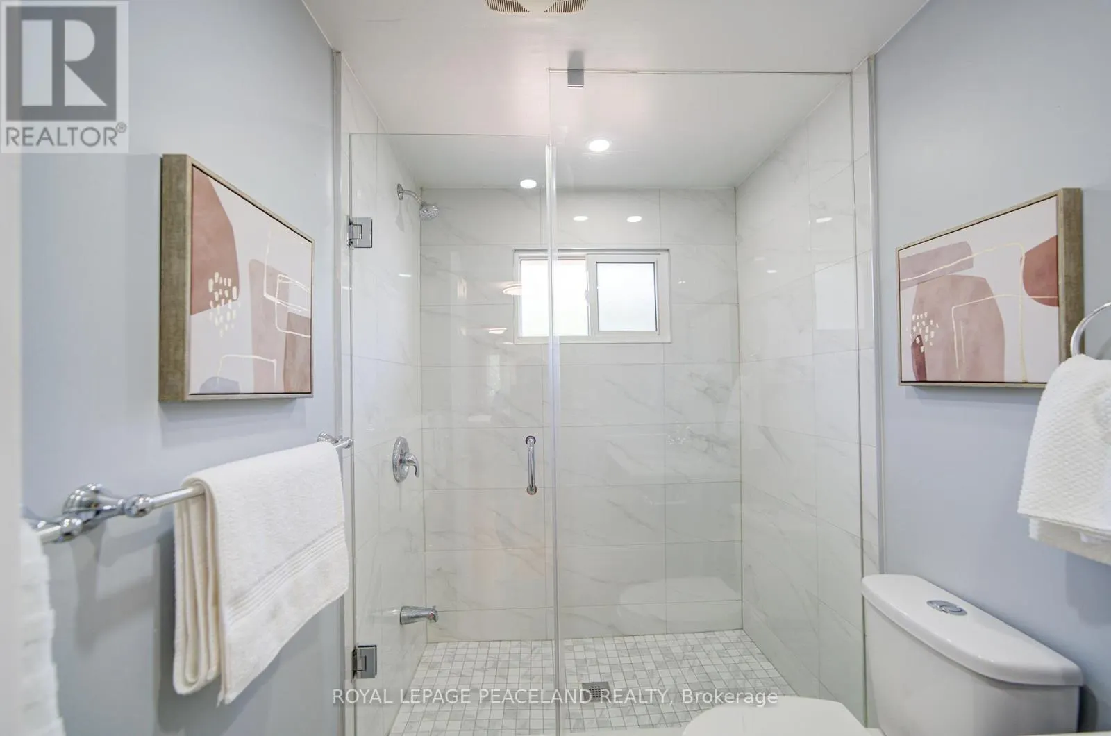 718 EAGLEMOUNT CRESCENT