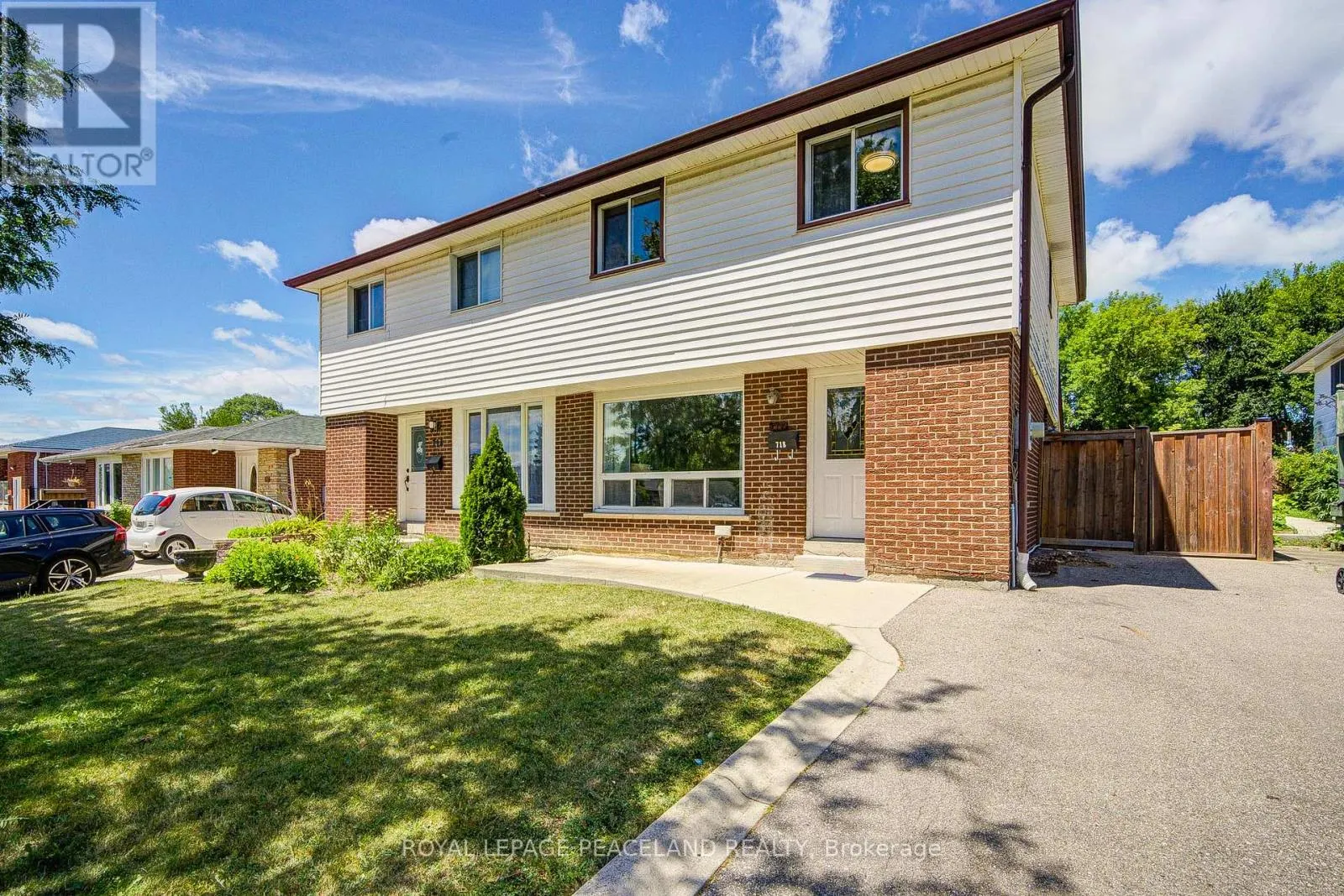 718 EAGLEMOUNT CRESCENT