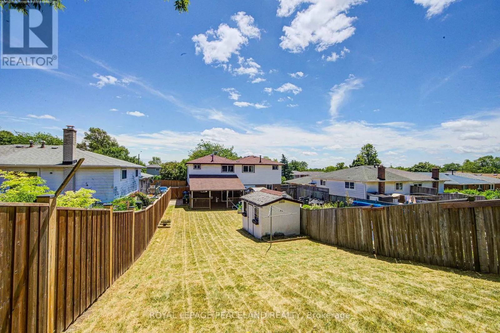 718 EAGLEMOUNT CRESCENT