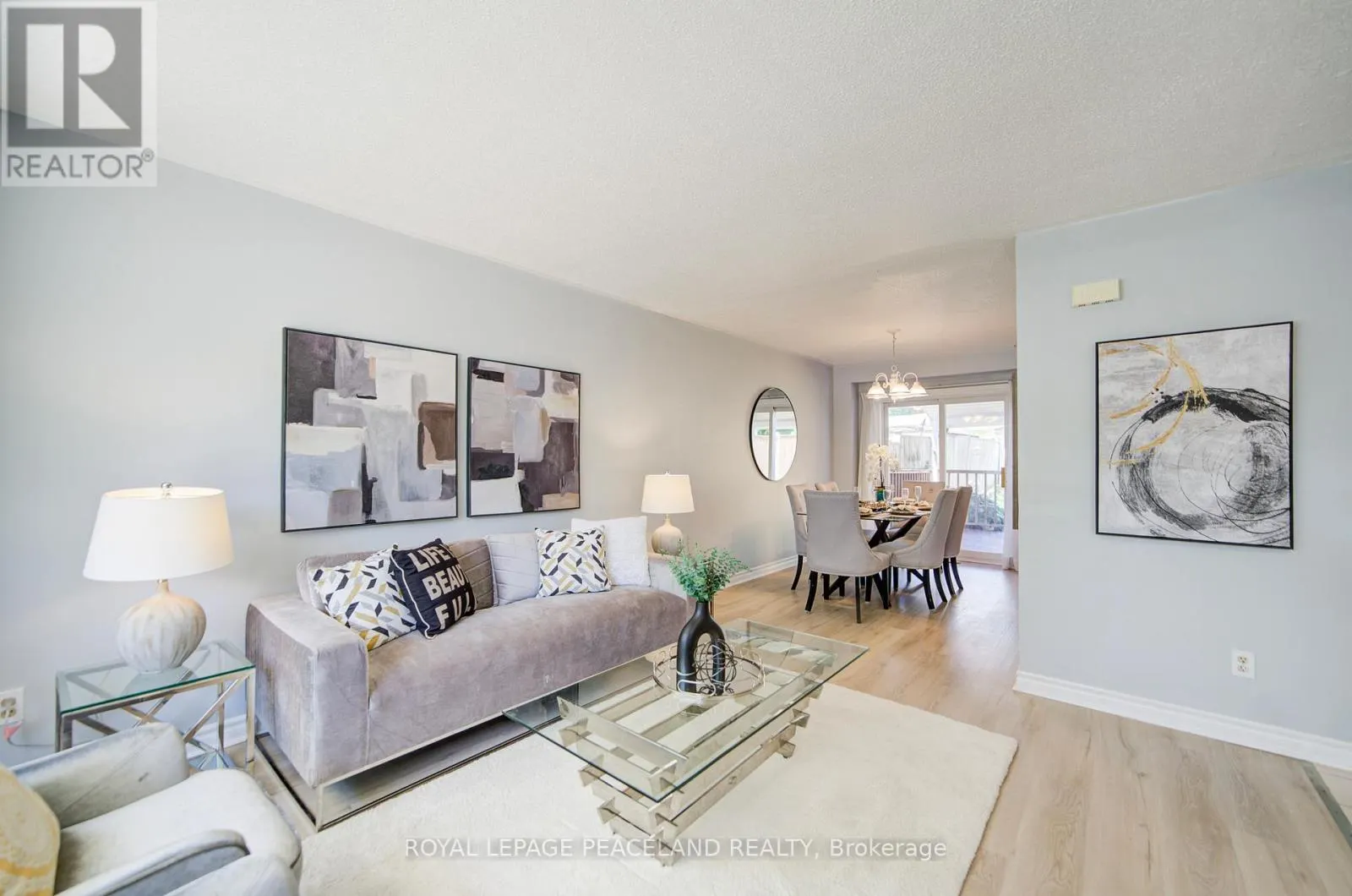 718 EAGLEMOUNT CRESCENT