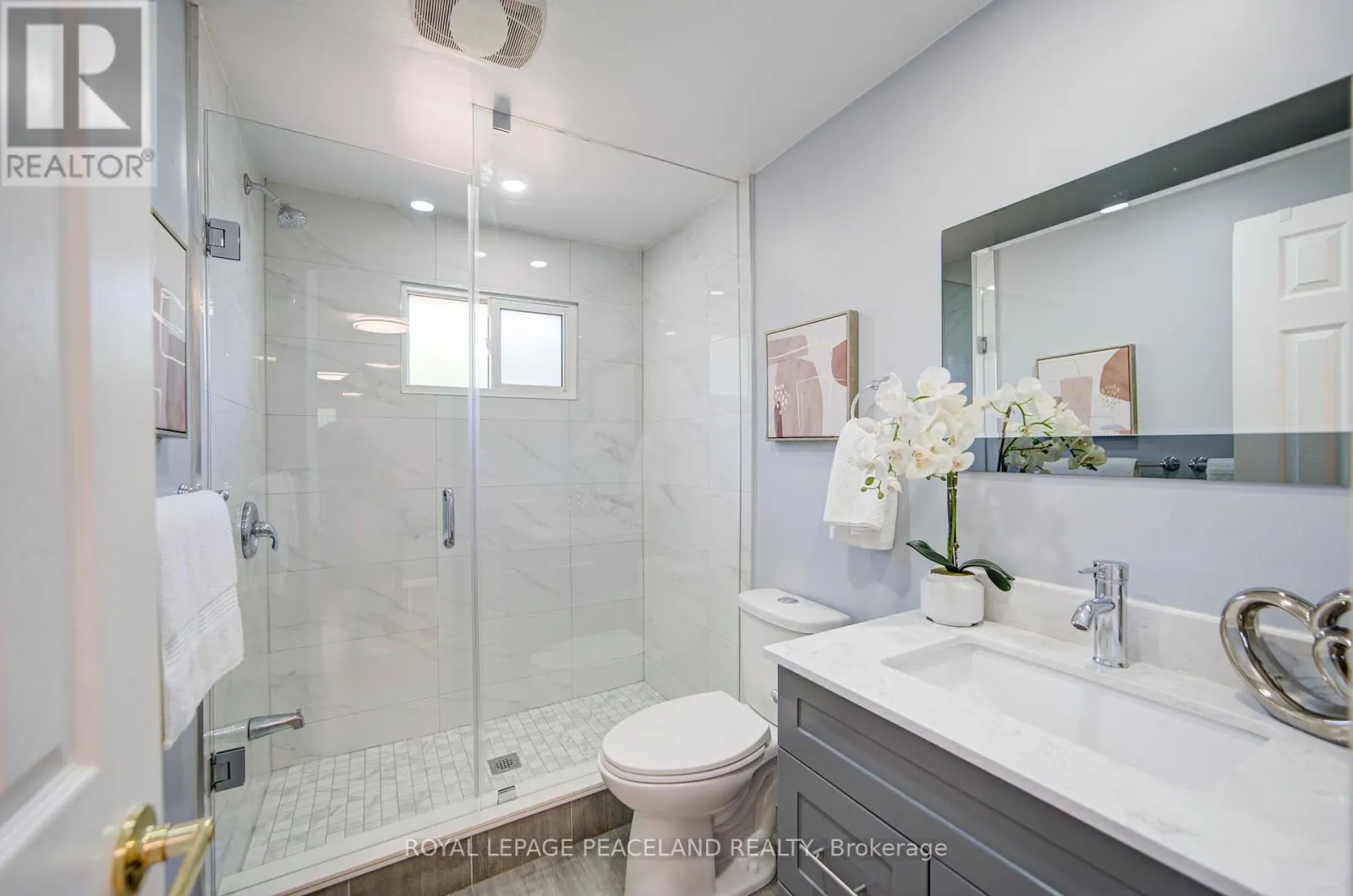 718 EAGLEMOUNT CRESCENT