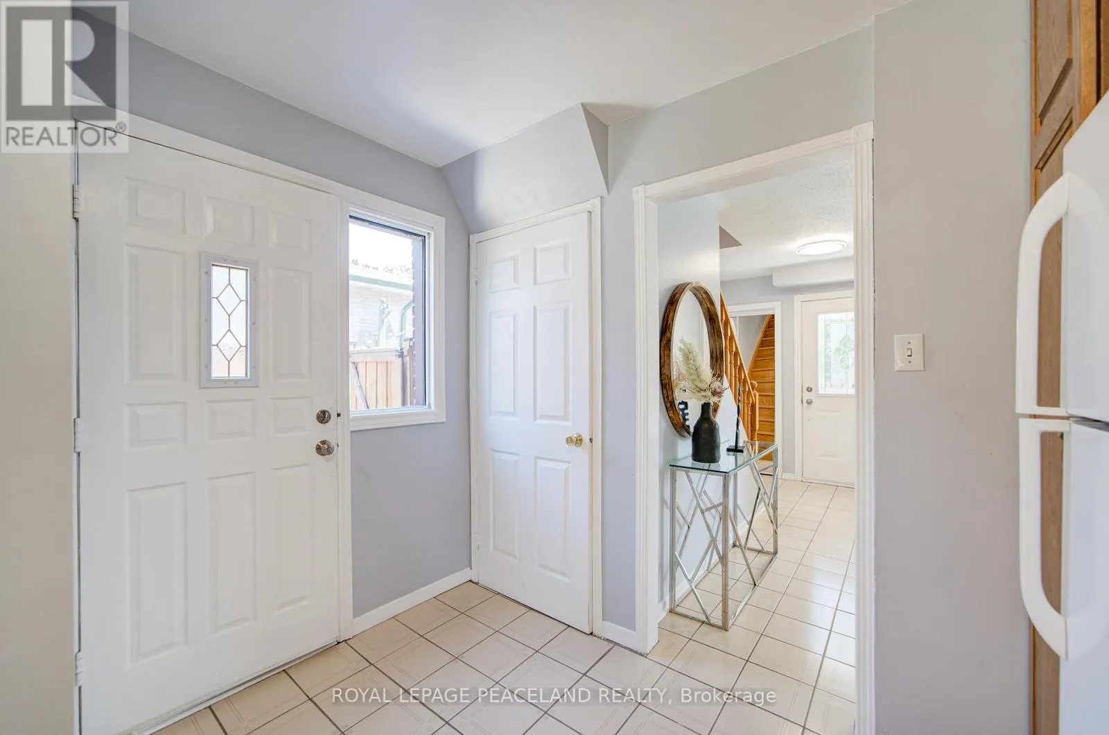 718 EAGLEMOUNT CRESCENT