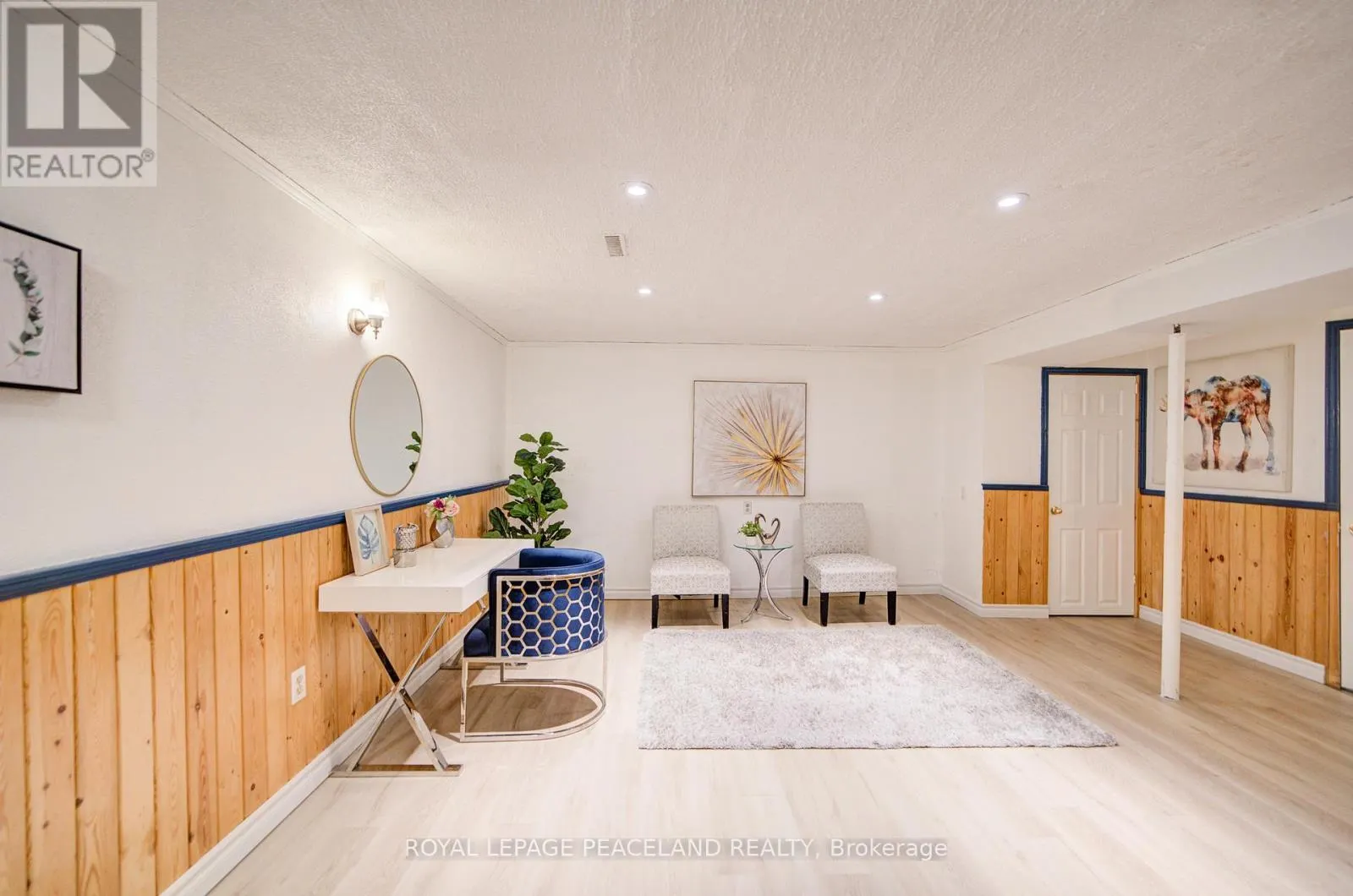 718 EAGLEMOUNT CRESCENT