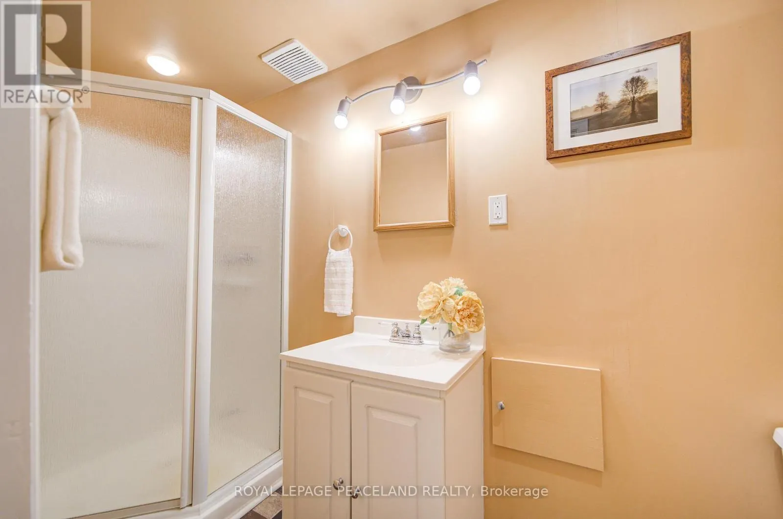 718 EAGLEMOUNT CRESCENT