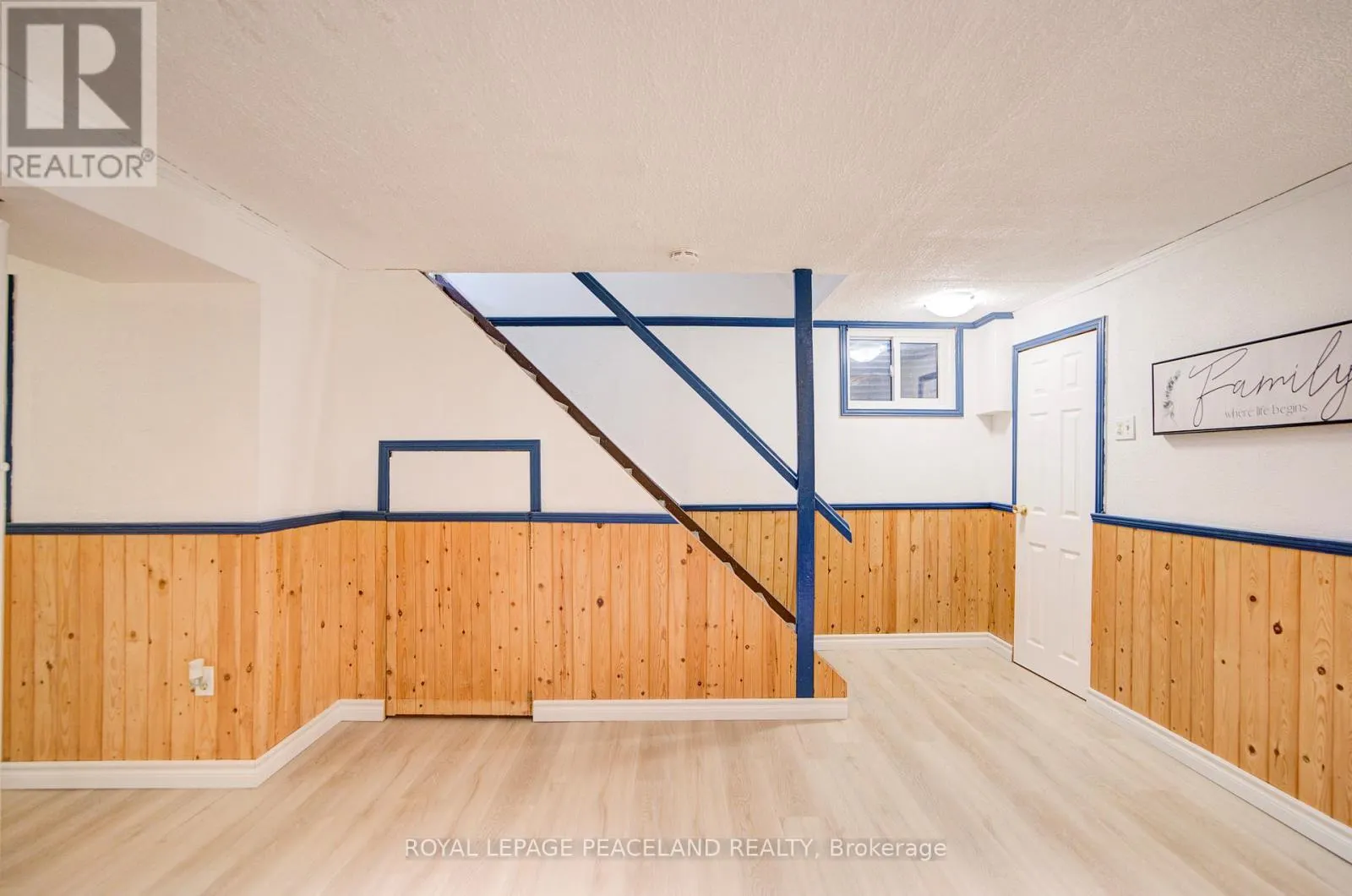 718 EAGLEMOUNT CRESCENT