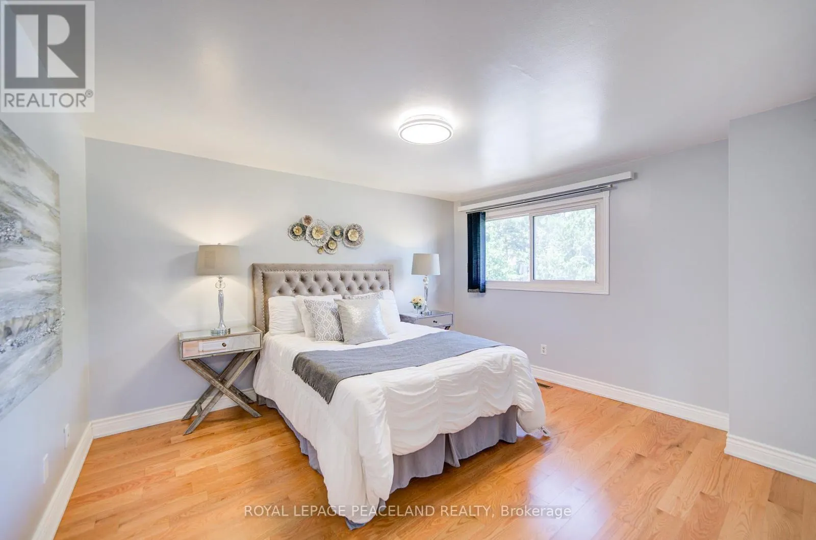 718 EAGLEMOUNT CRESCENT