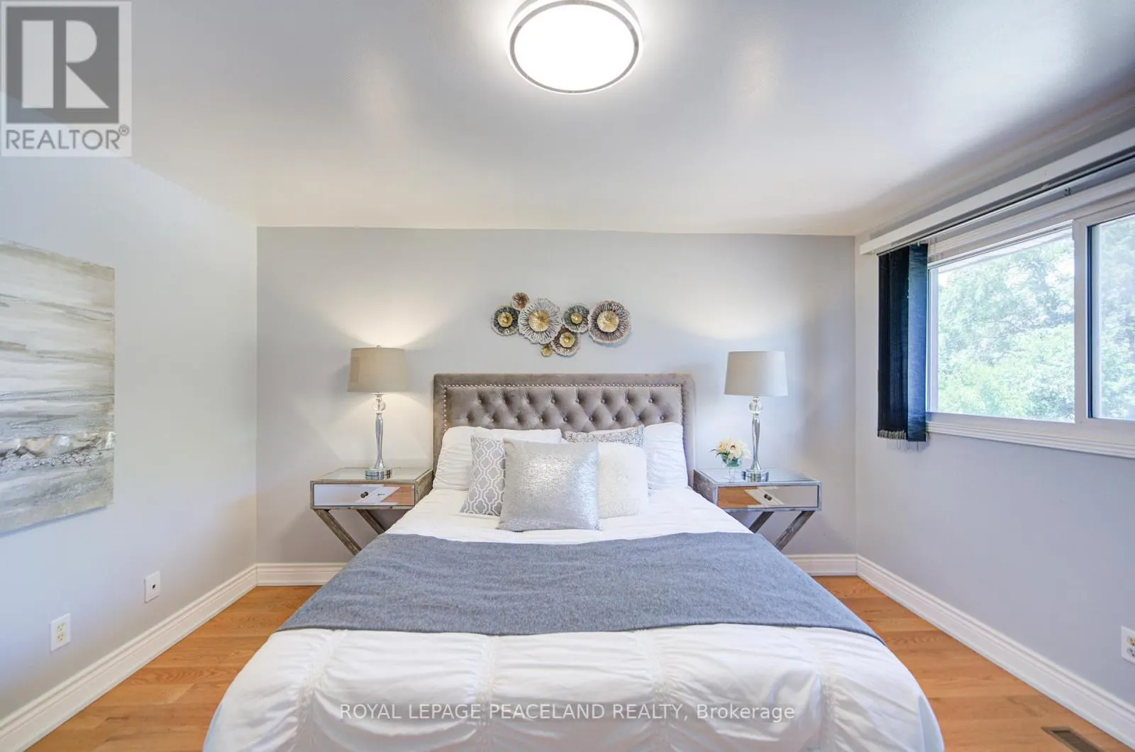 718 EAGLEMOUNT CRESCENT