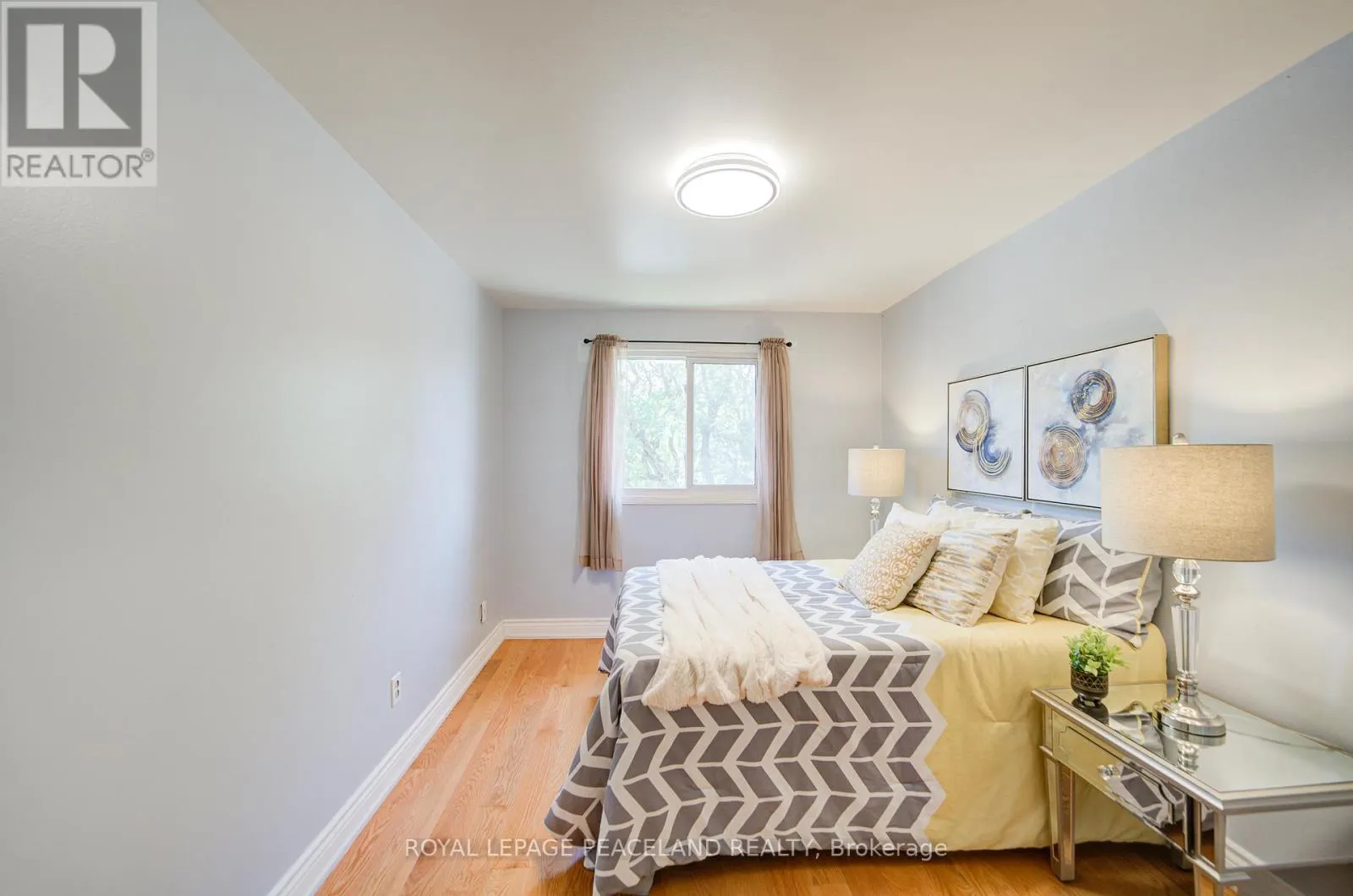 718 EAGLEMOUNT CRESCENT