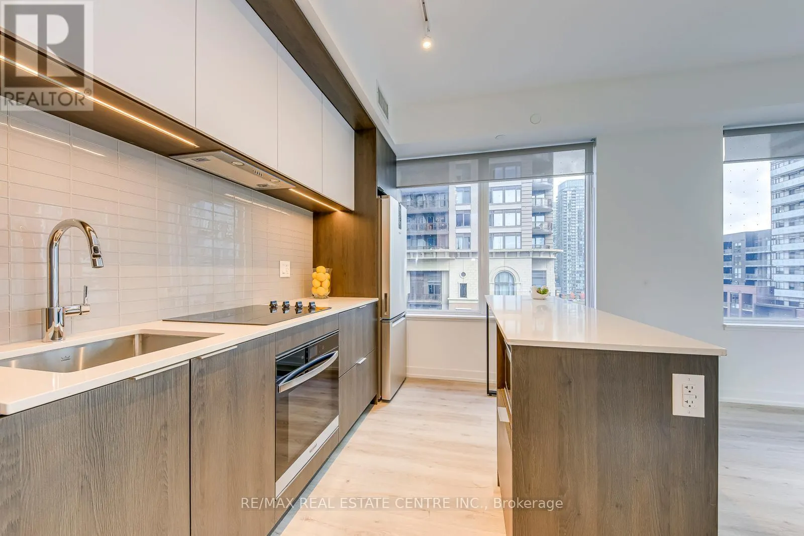 708 - 395 SQUARE ONE DRIVE