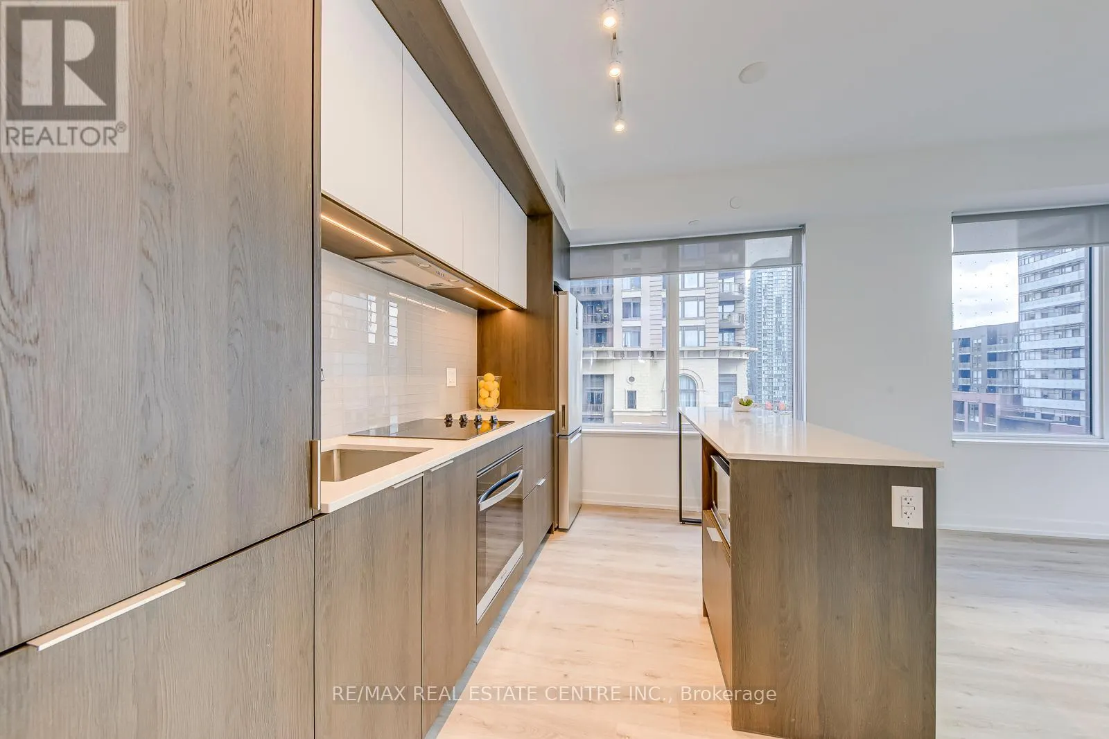 708 - 395 SQUARE ONE DRIVE