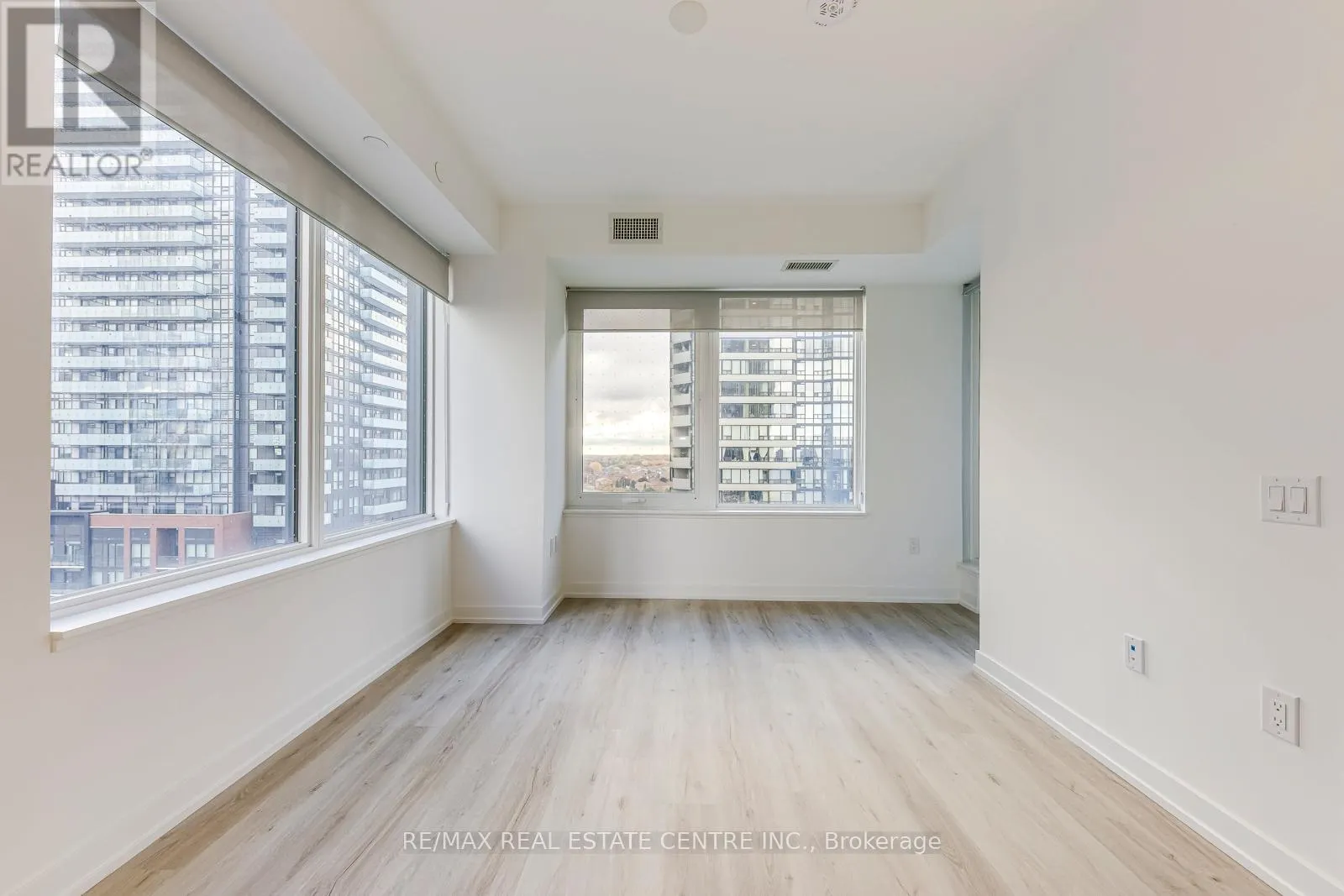 708 - 395 SQUARE ONE DRIVE